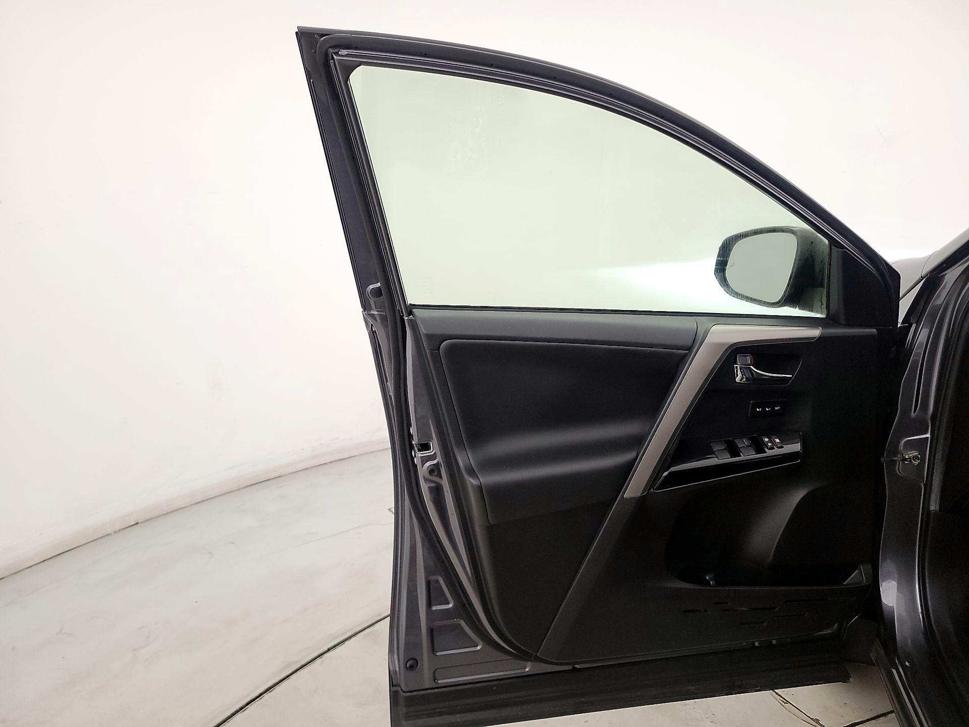 Thumbnail: 2017 Toyota RAV4 - 12