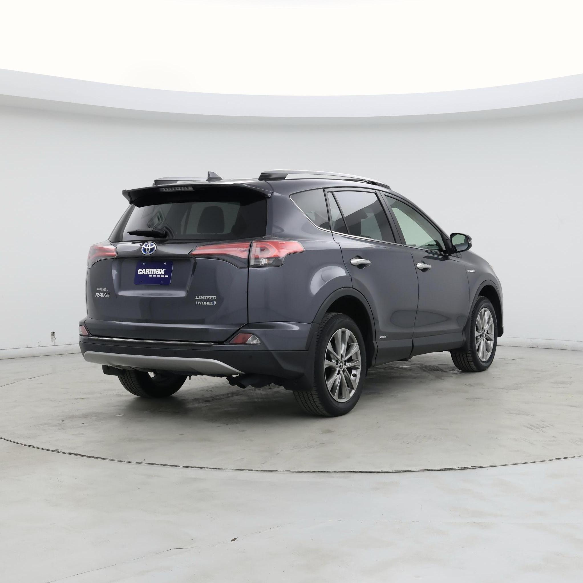 Thumbnail: 2017 Toyota RAV4 - 8