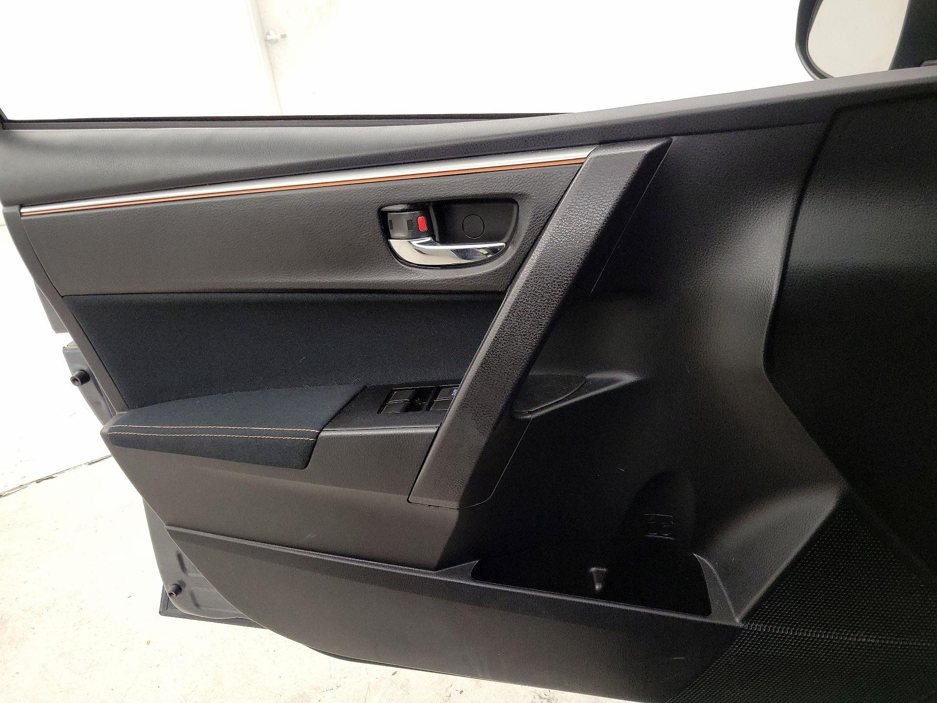 Thumbnail: 2015 Toyota Corolla - 12