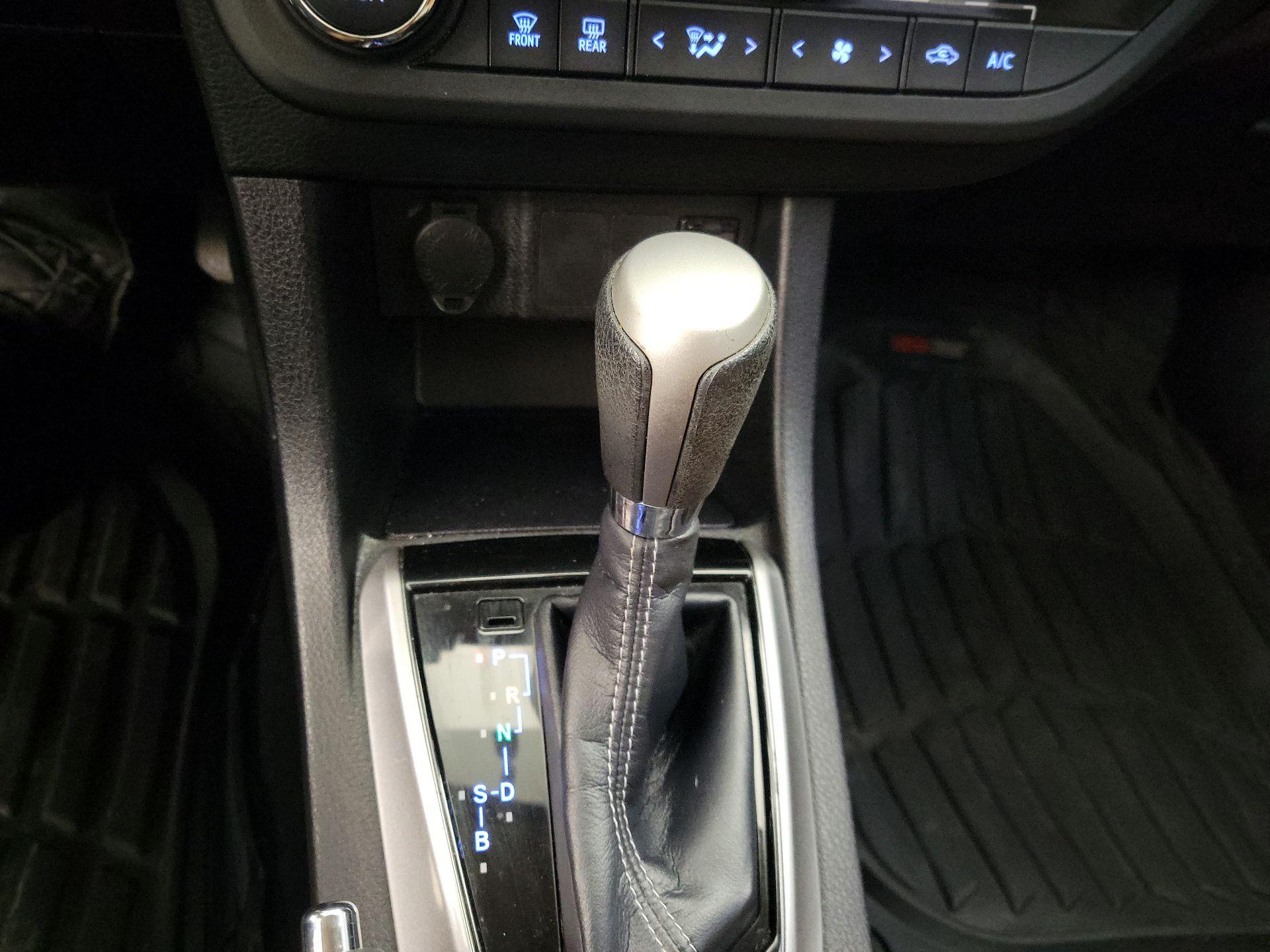 Thumbnail: 2015 Toyota Corolla - 17