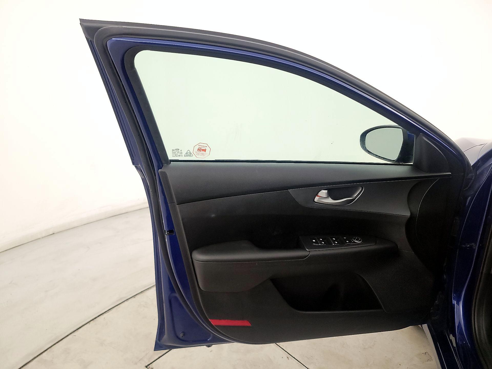 Thumbnail: 2019 Kia Forte - 12