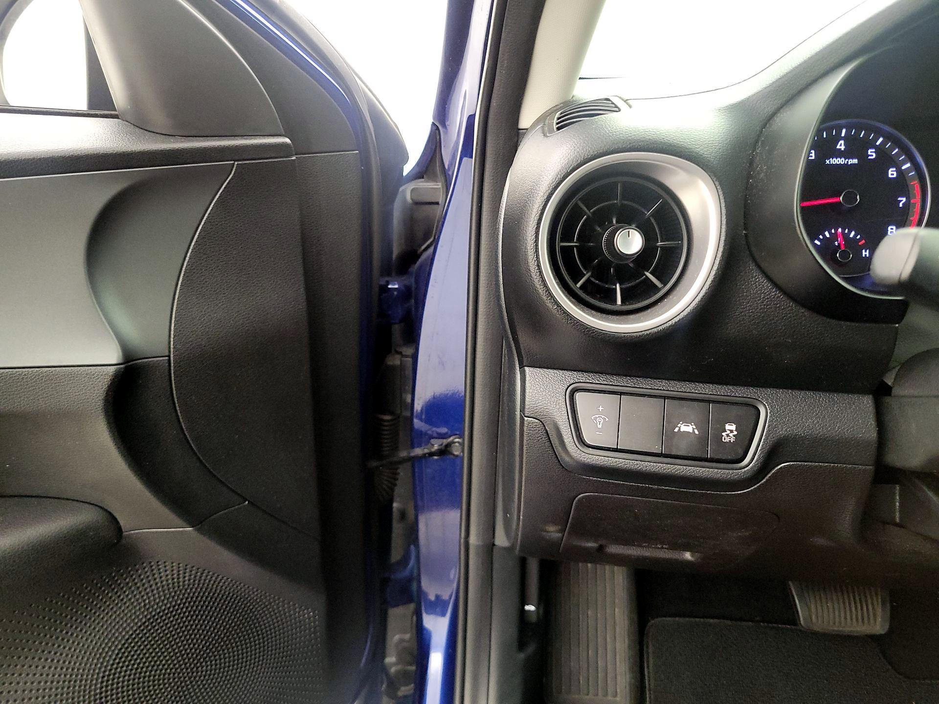 Thumbnail: 2019 Kia Forte - 13