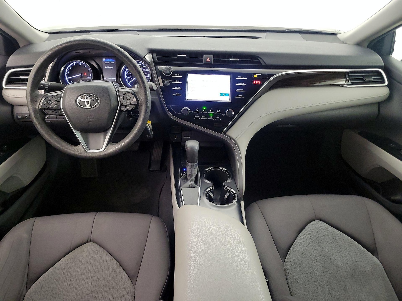 2018 Toyota Camry LE - Photo 10