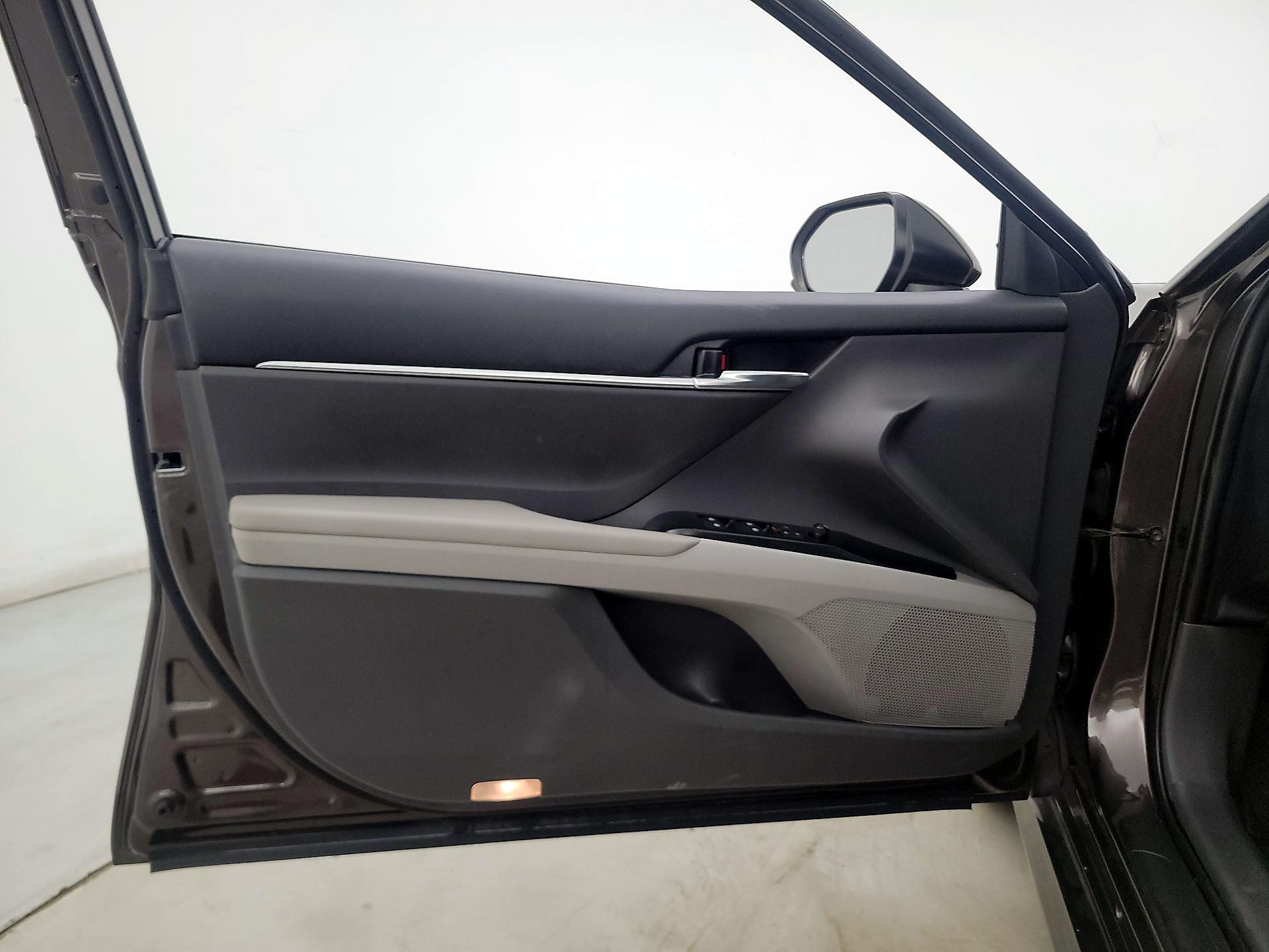 Thumbnail: 2018 Toyota Camry - 12