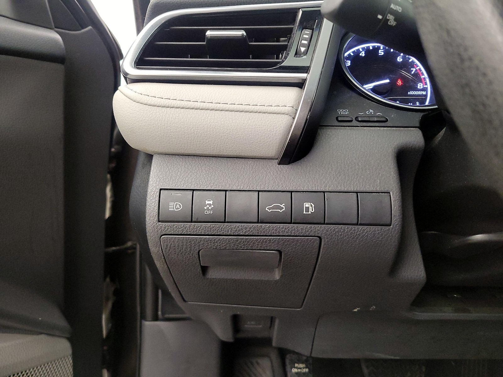 2018 Toyota Camry LE - Photo 14