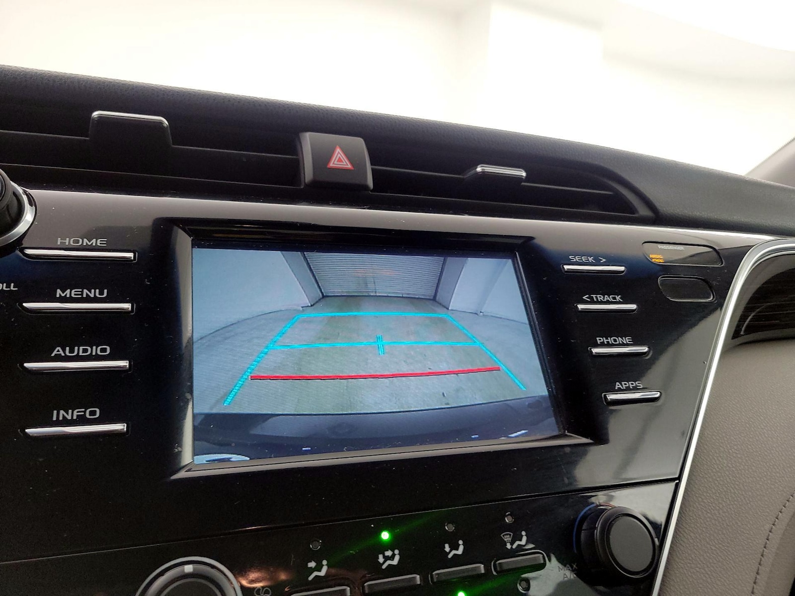 2018 Toyota Camry LE - Photo 15