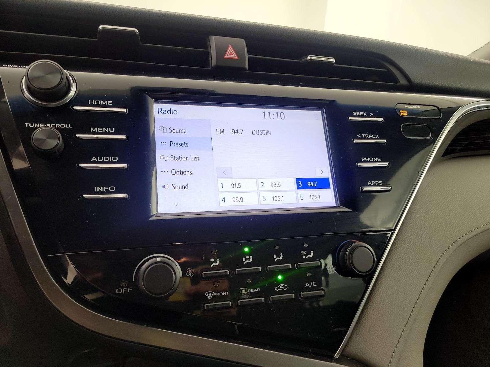 2018 Toyota Camry LE - Photo 16