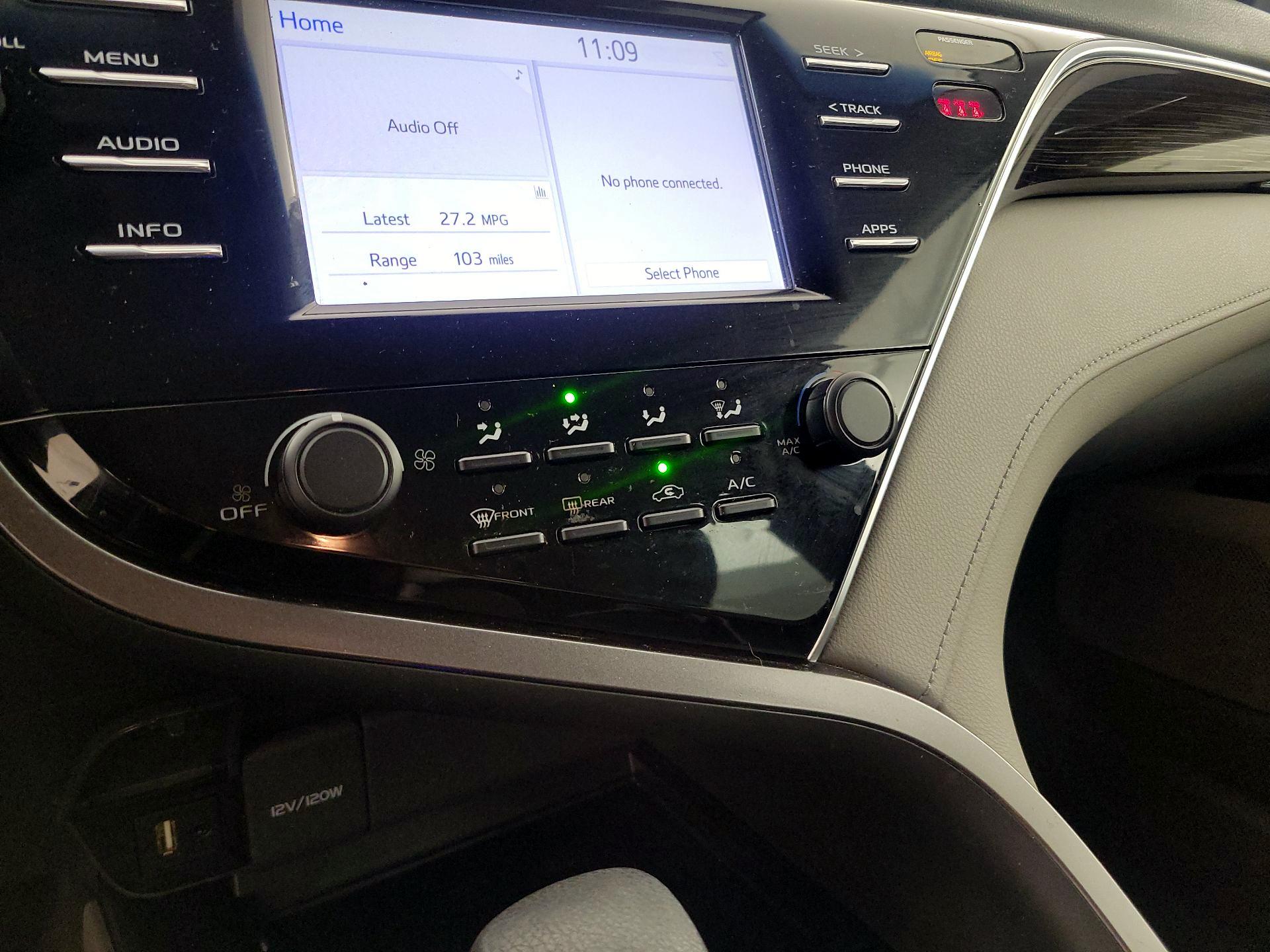 Thumbnail: 2018 Toyota Camry - 16