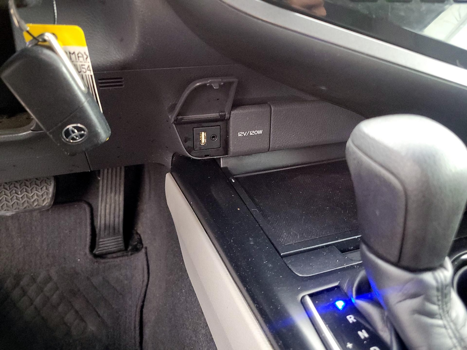 2018 Toyota Camry LE - Photo 19