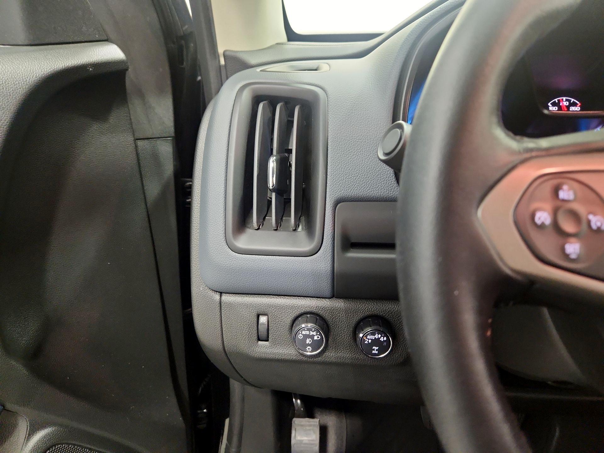 Thumbnail: 2022 Chevrolet Colorado - 13