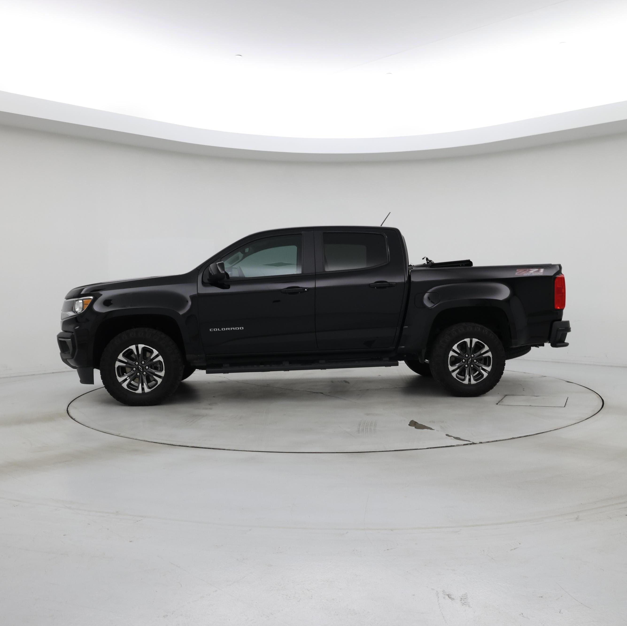 Thumbnail: 2022 Chevrolet Colorado - 3