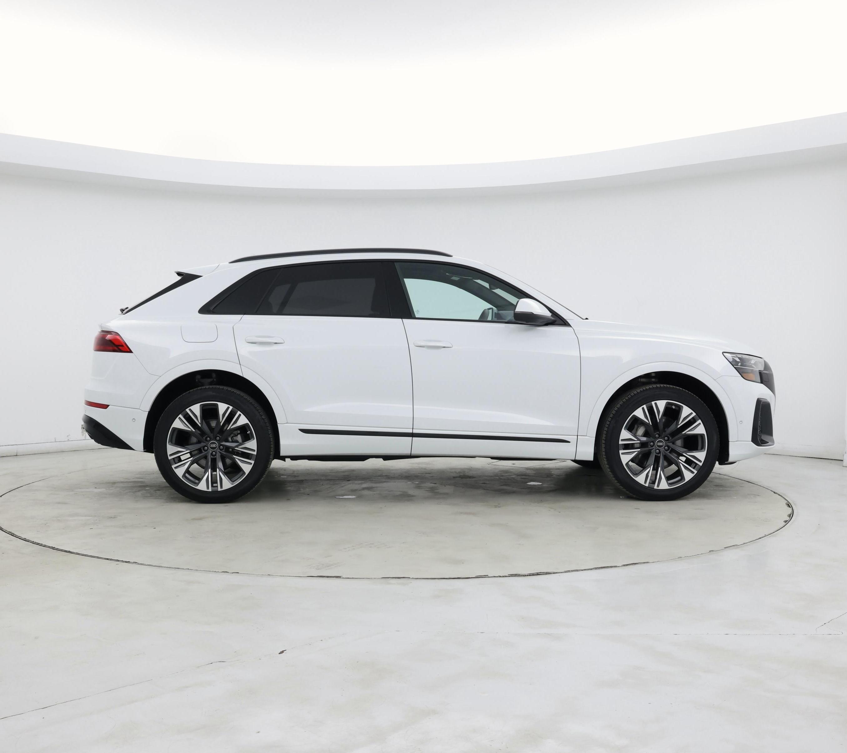Thumbnail: 2025 Audi Q8 - 7