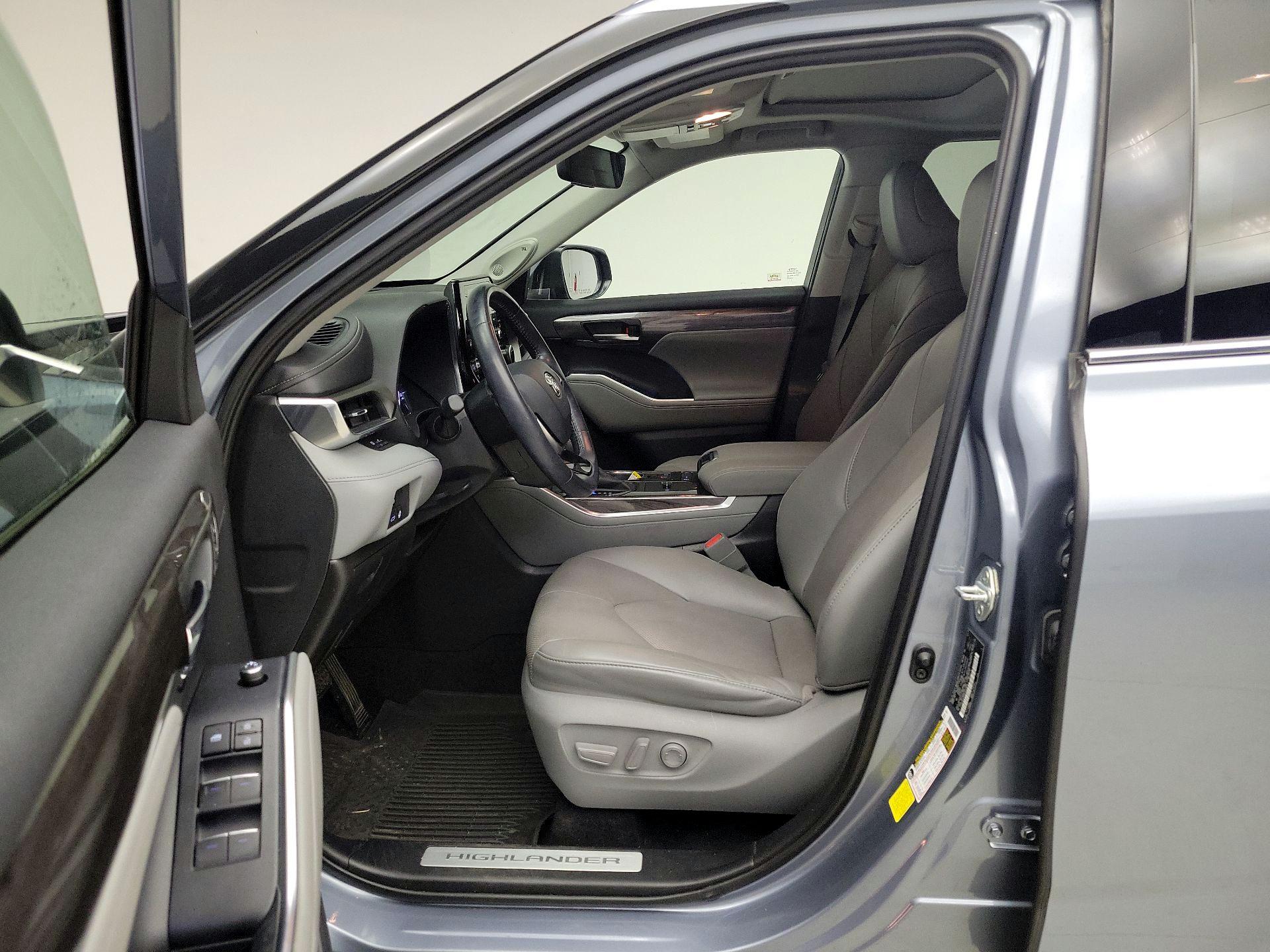 Thumbnail: 2020 Toyota Highlander - 11