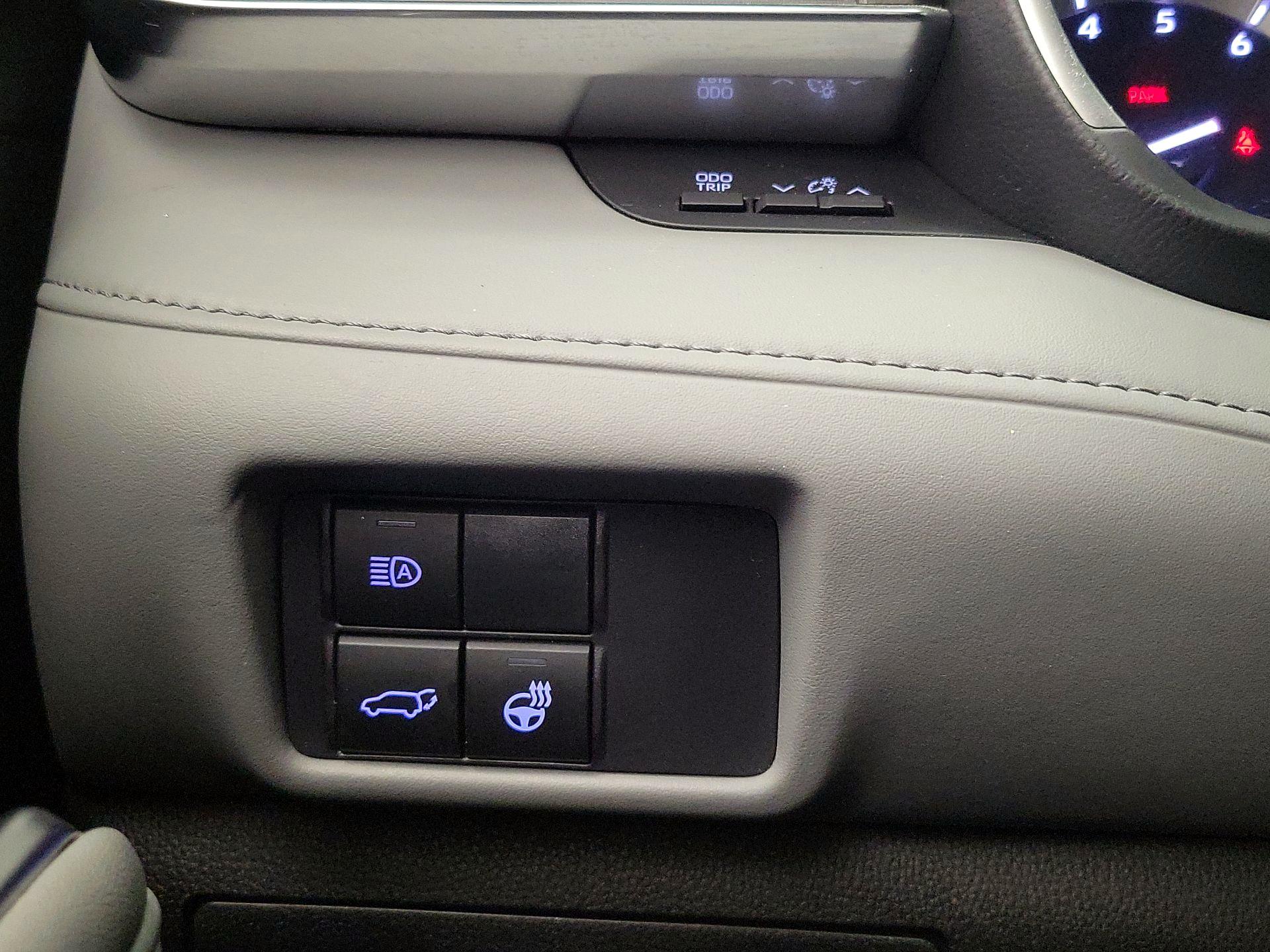 Thumbnail: 2020 Toyota Highlander - 13