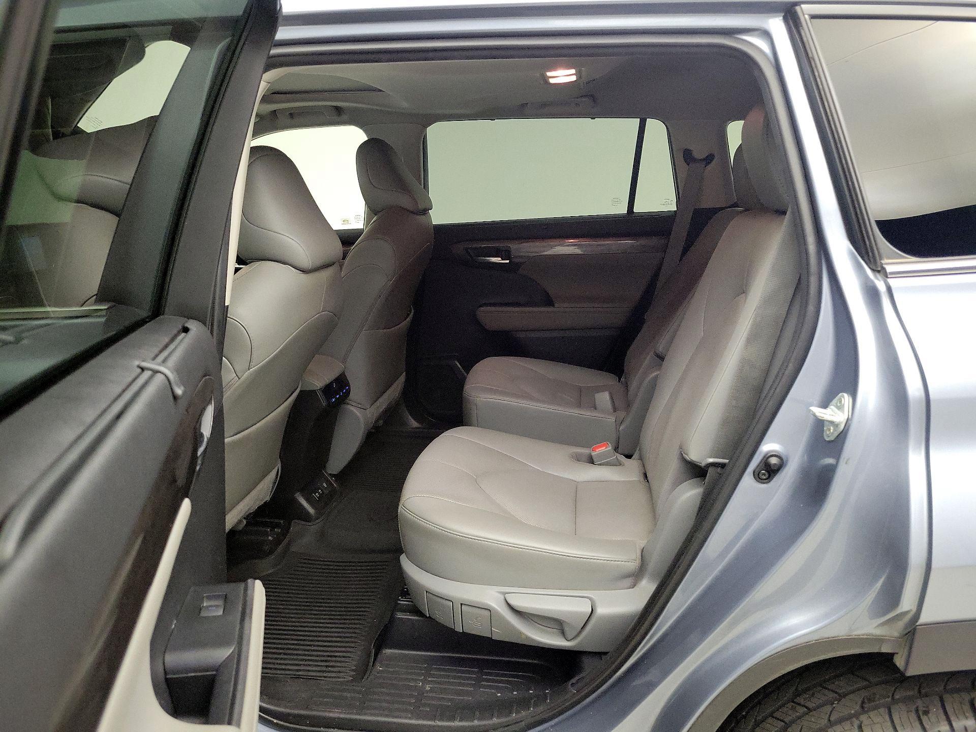 Thumbnail: 2020 Toyota Highlander - 20