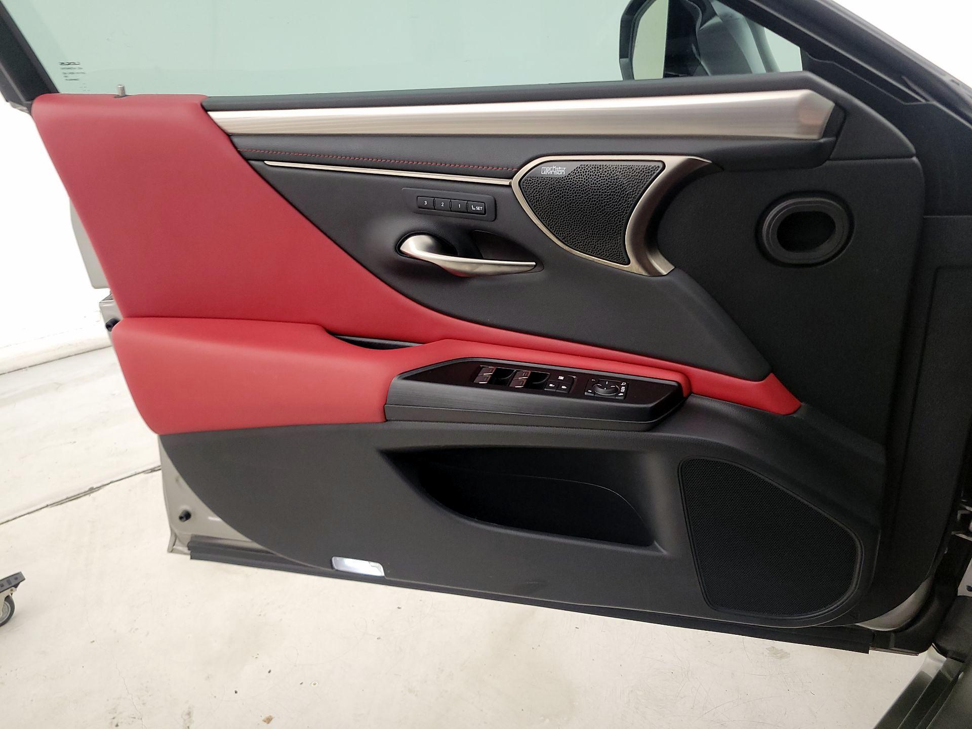 Thumbnail: 2021 Lexus ES - 12