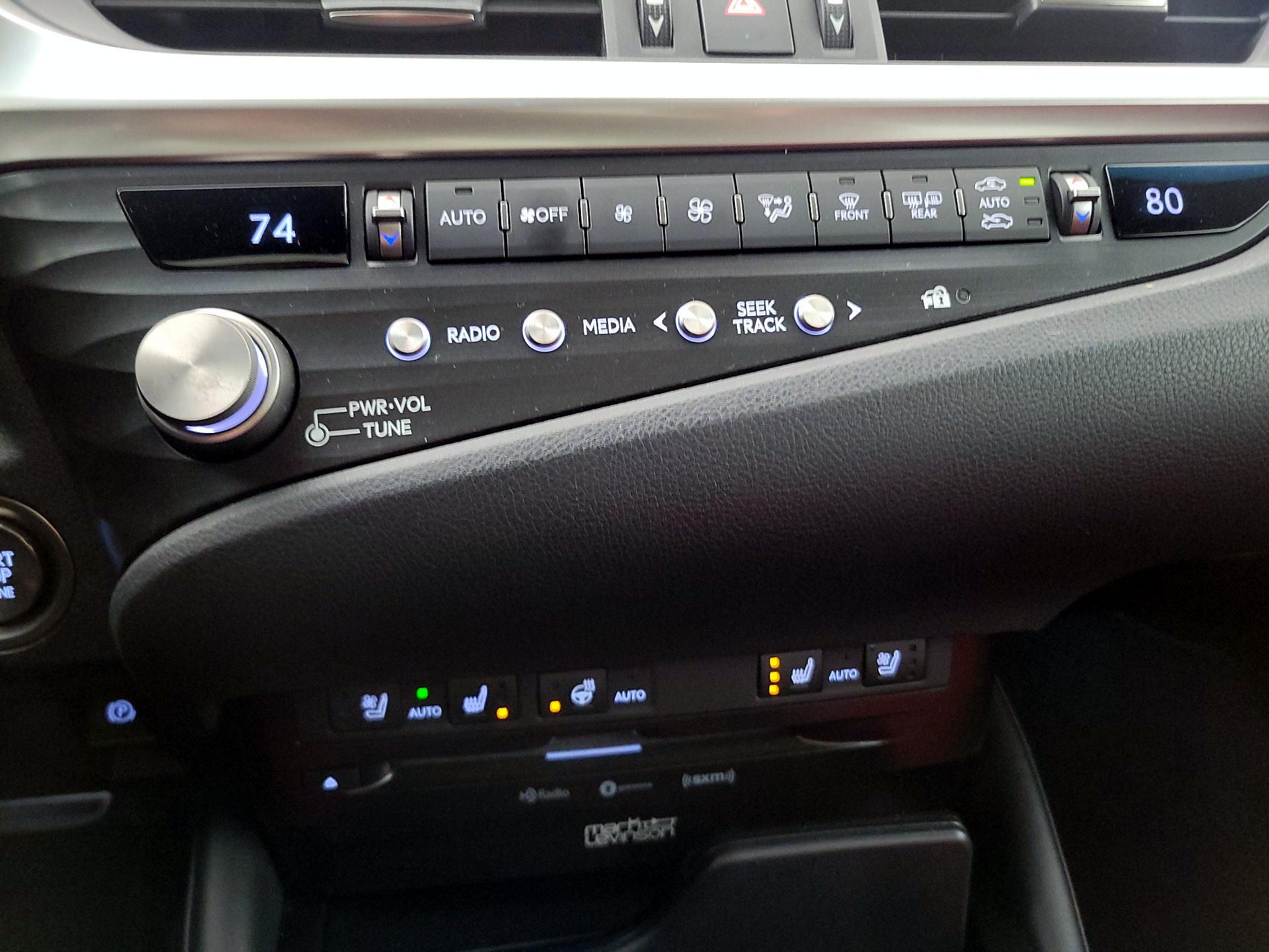 Thumbnail: 2021 Lexus ES - 17