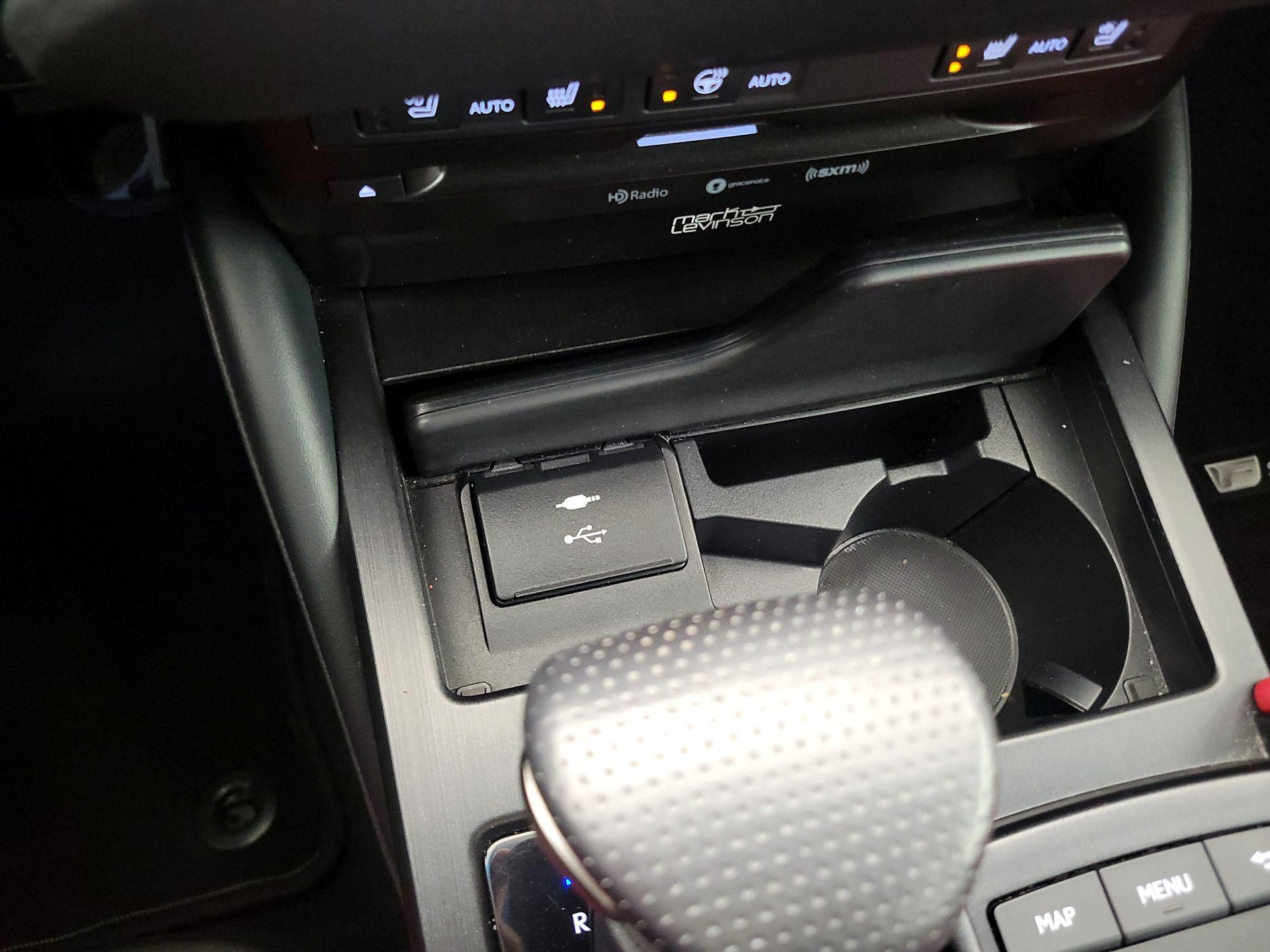 Thumbnail: 2021 Lexus ES - 19