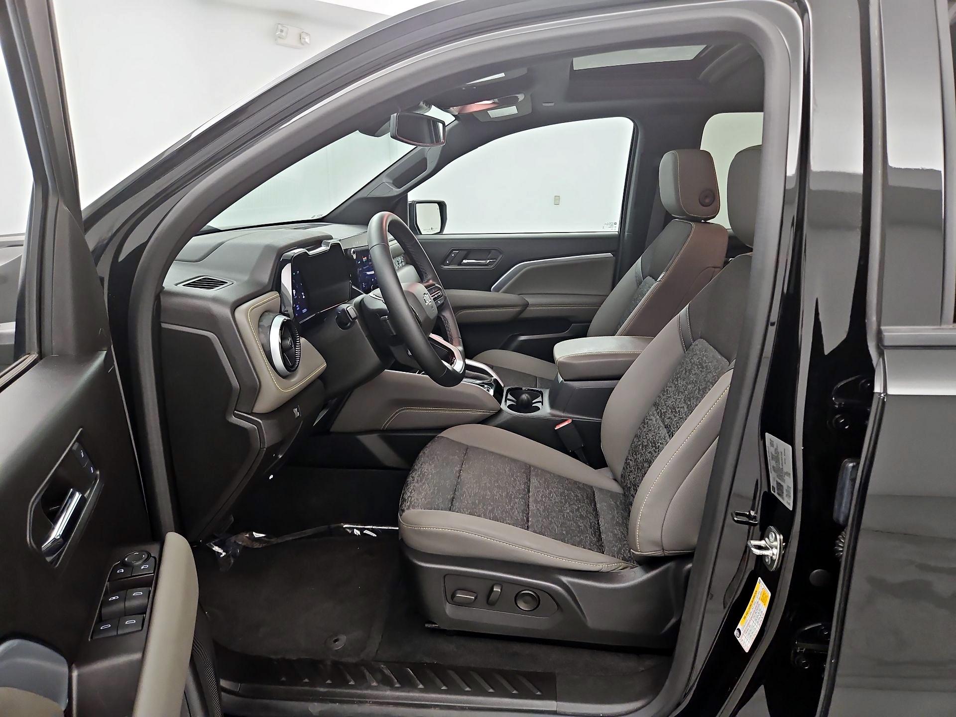 Thumbnail: 2024 Chevrolet Colorado - 11