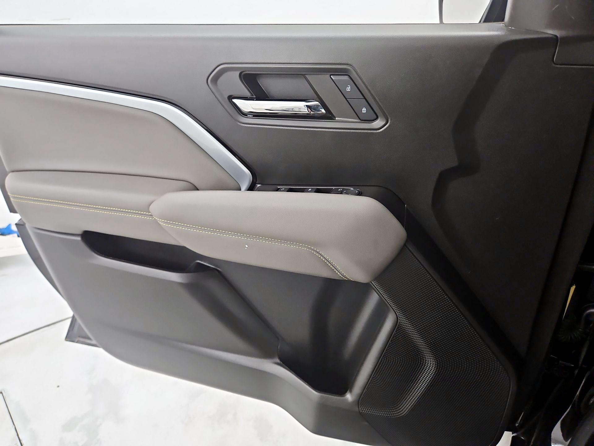 Thumbnail: 2024 Chevrolet Colorado - 12