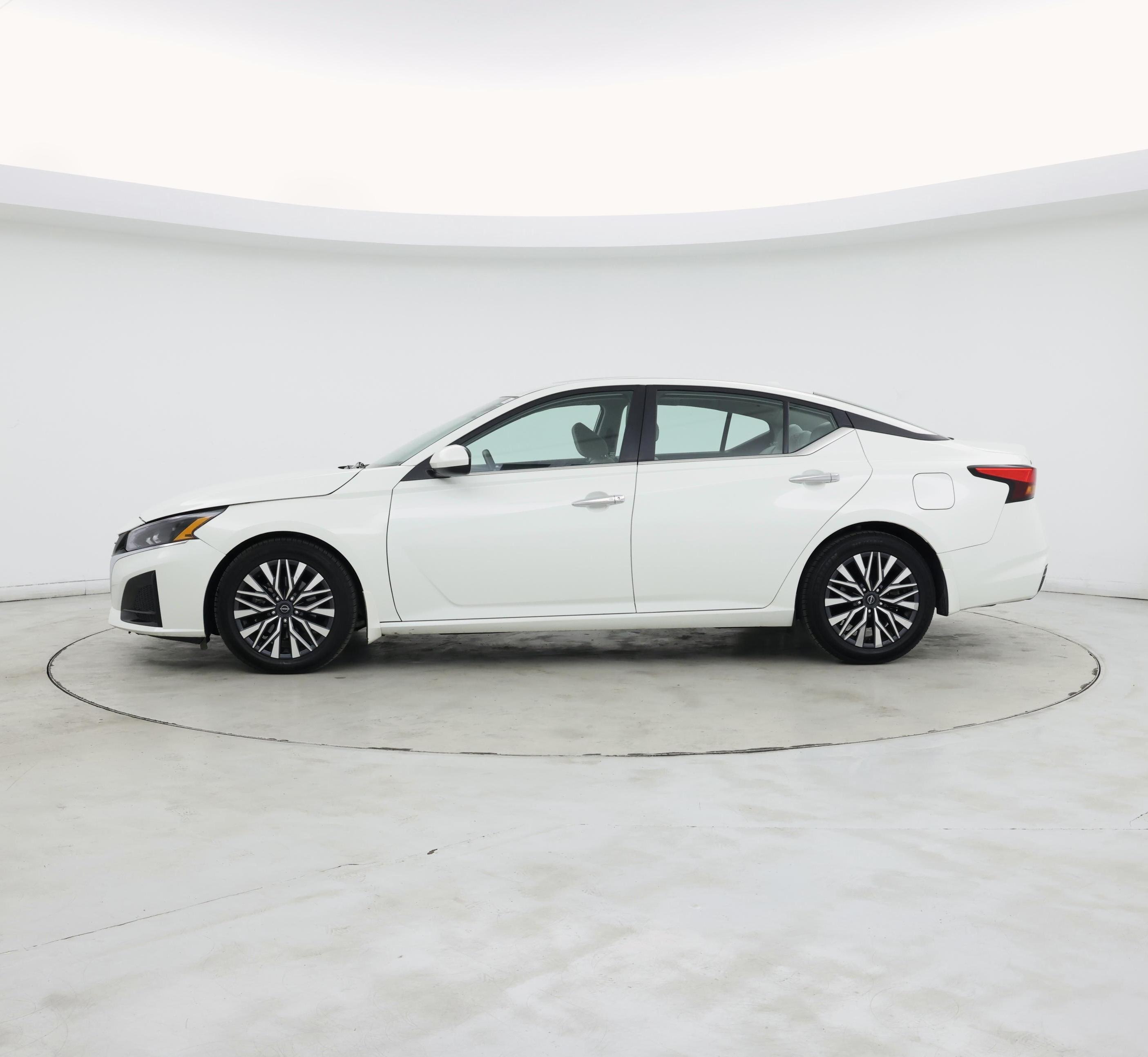 Thumbnail: 2023 Nissan Altima - 3