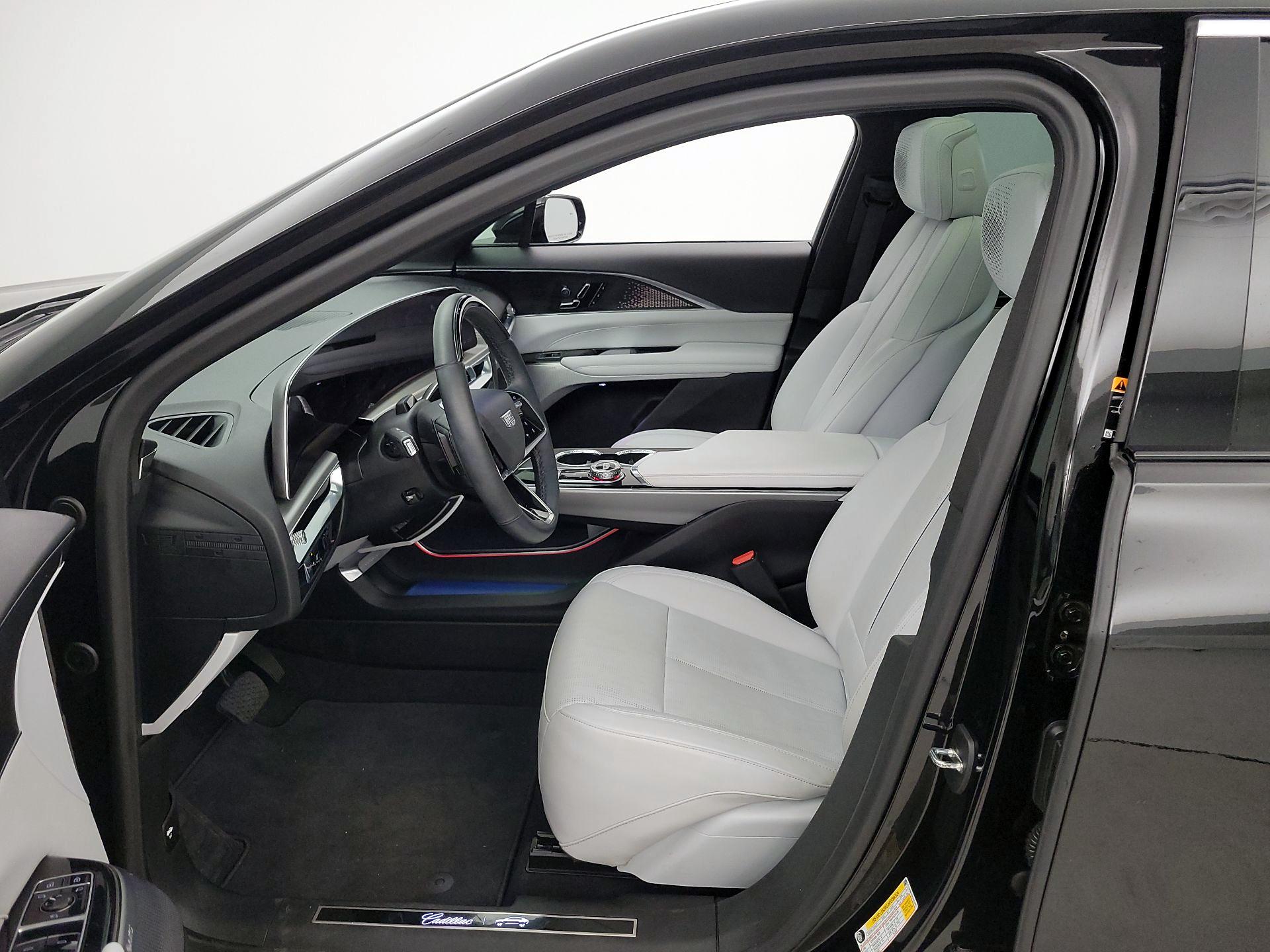 Thumbnail: 2023 Cadillac Lyriq - 11