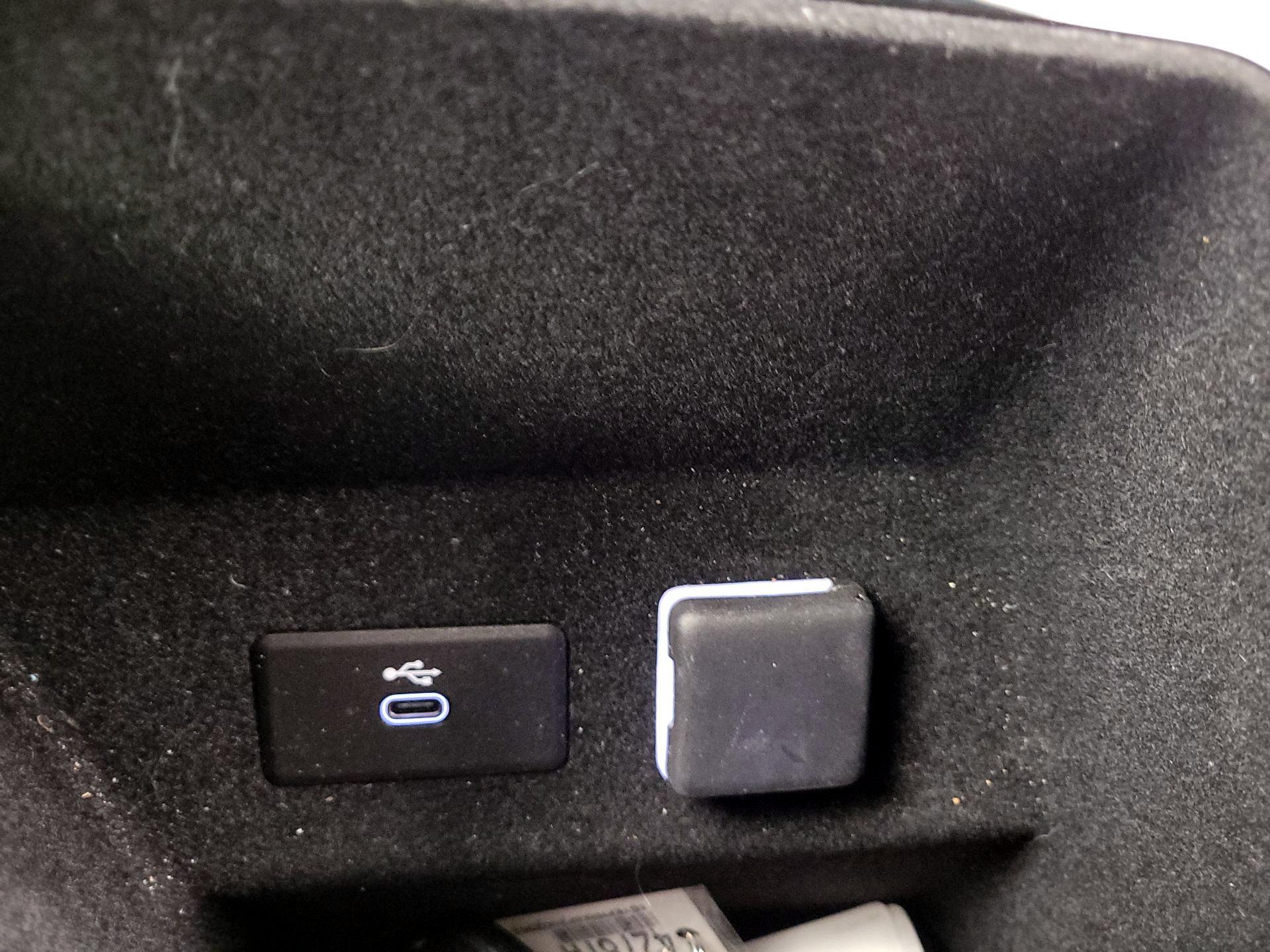 Thumbnail: 2023 Cadillac Lyriq - 18