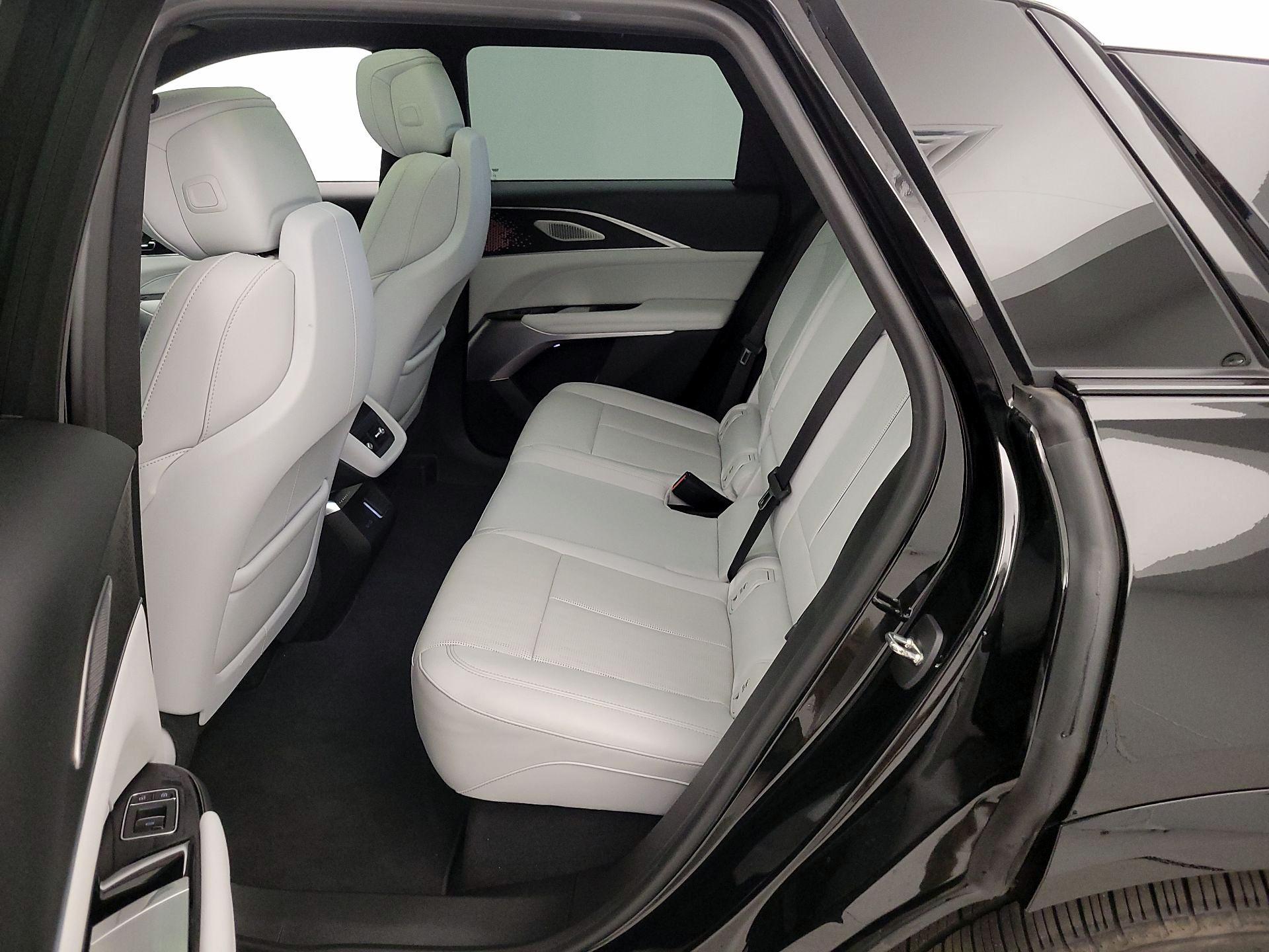 Thumbnail: 2023 Cadillac Lyriq - 20