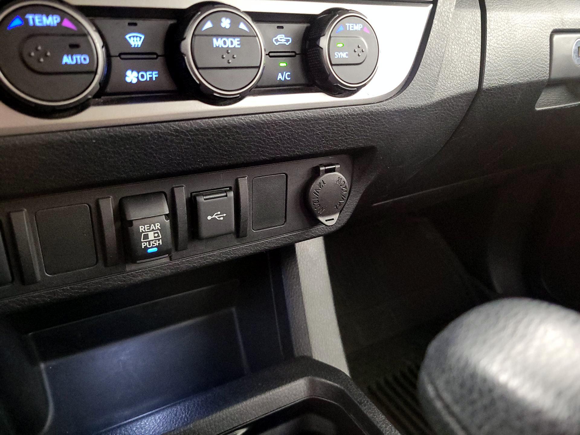 Thumbnail: 2021 Toyota Tacoma - 18