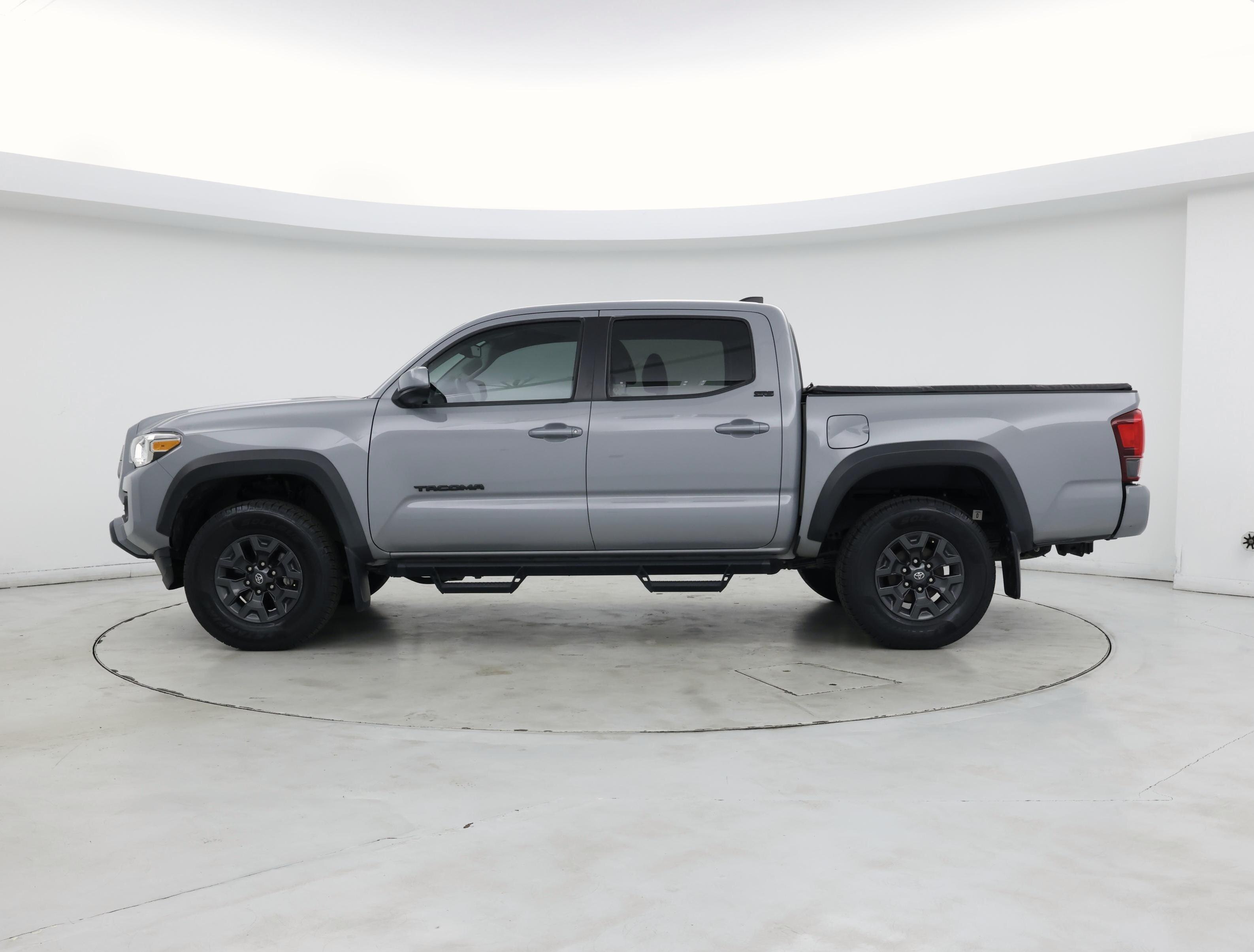 Thumbnail: 2021 Toyota Tacoma - 3