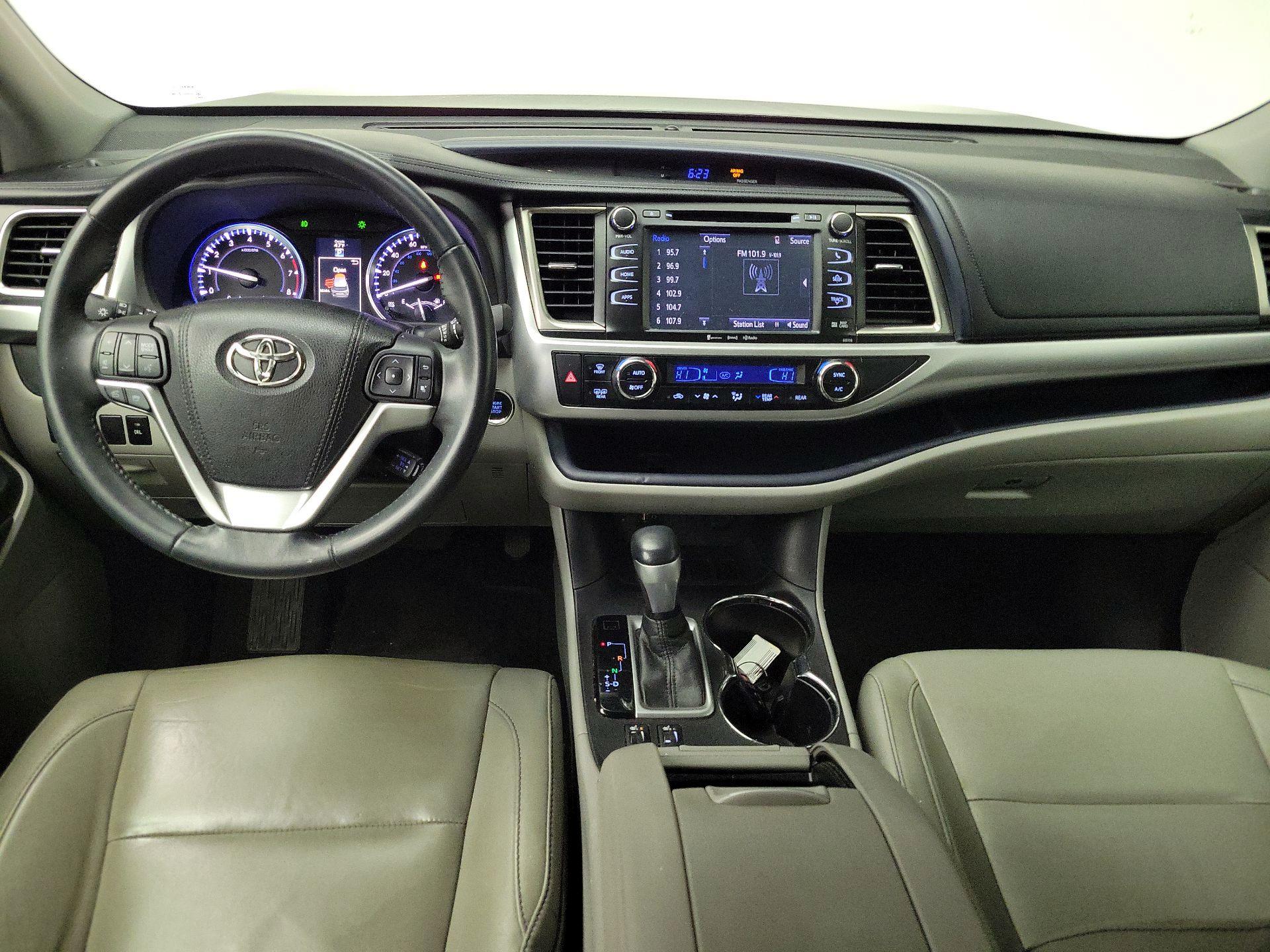Thumbnail: 2016 Toyota Highlander - 9
