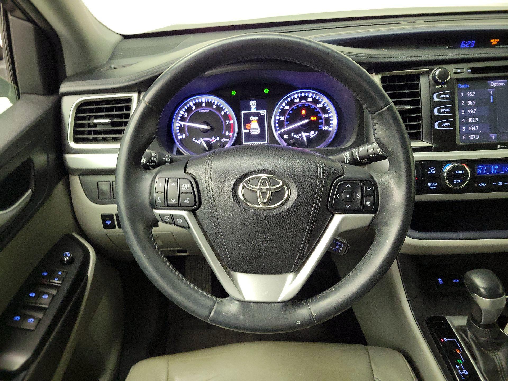 Thumbnail: 2016 Toyota Highlander - 10