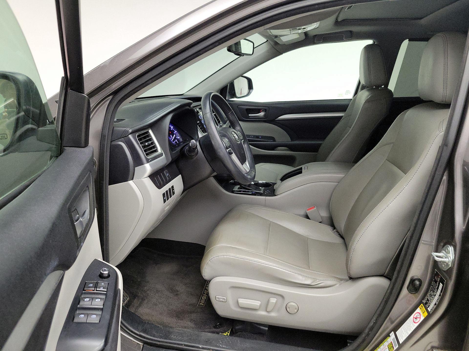 Thumbnail: 2016 Toyota Highlander - 11