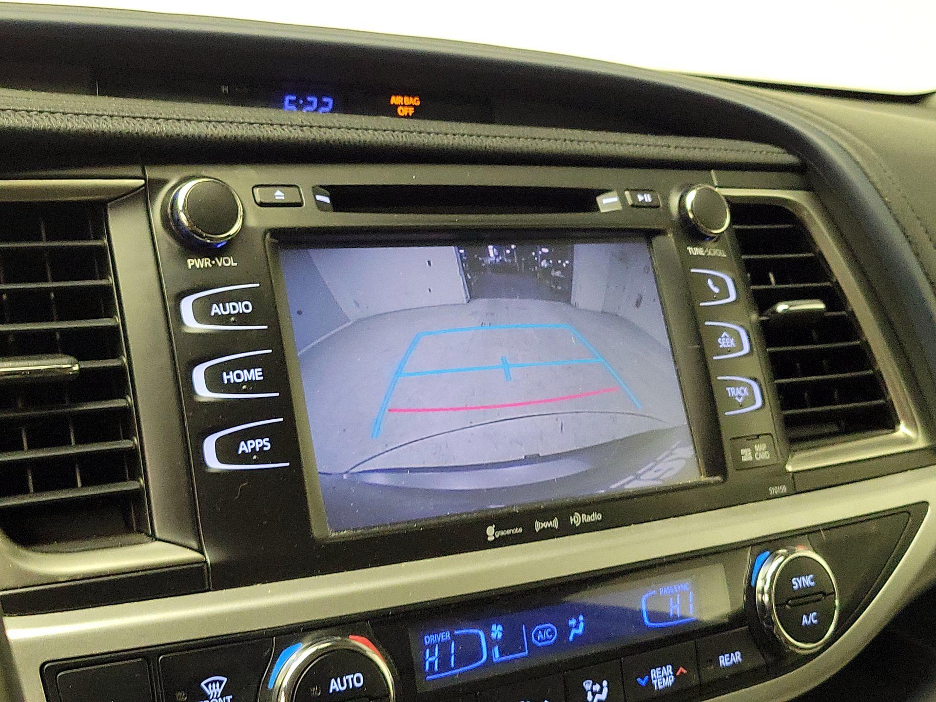 Thumbnail: 2016 Toyota Highlander - 14