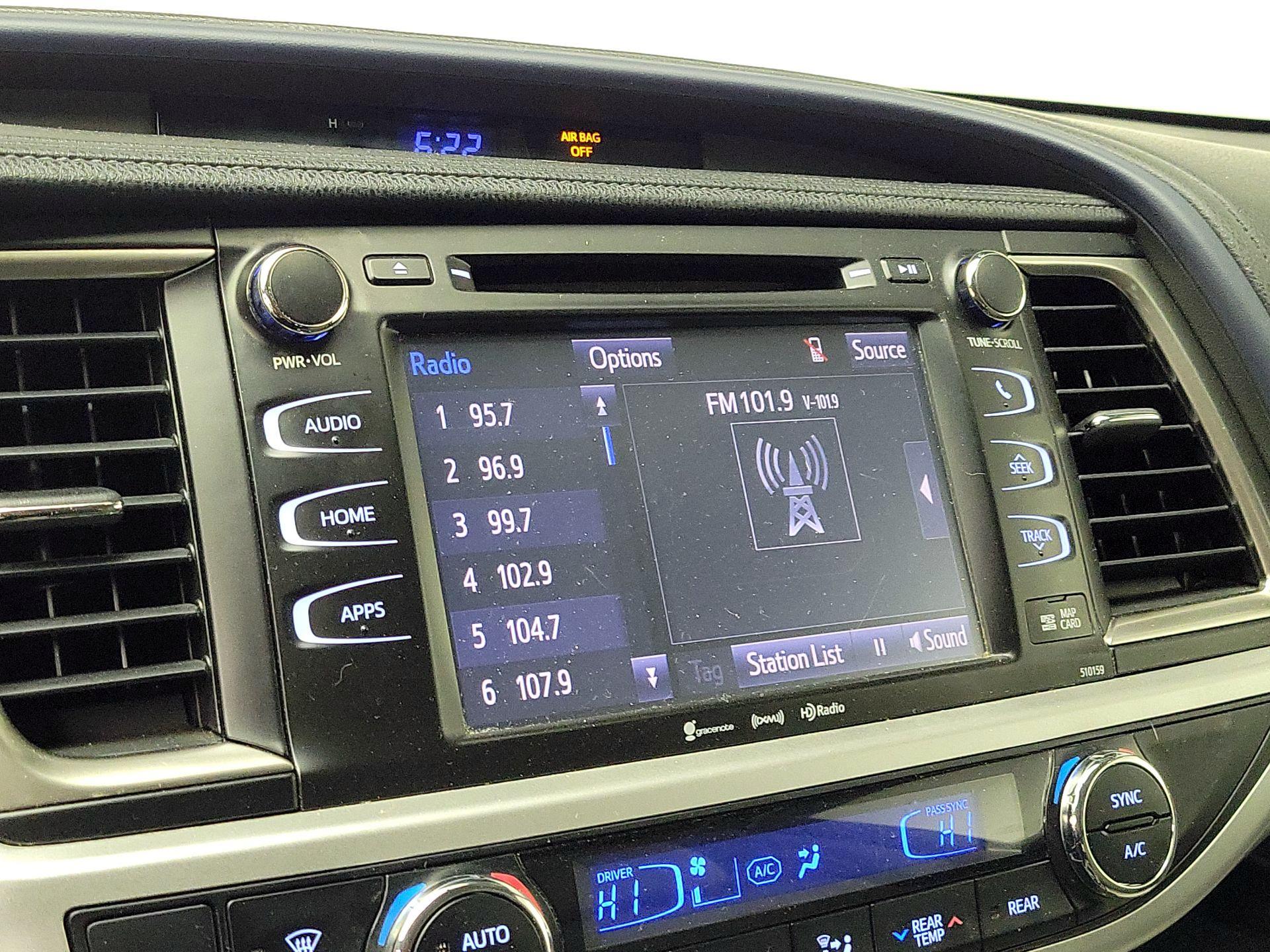 Thumbnail: 2016 Toyota Highlander - 15