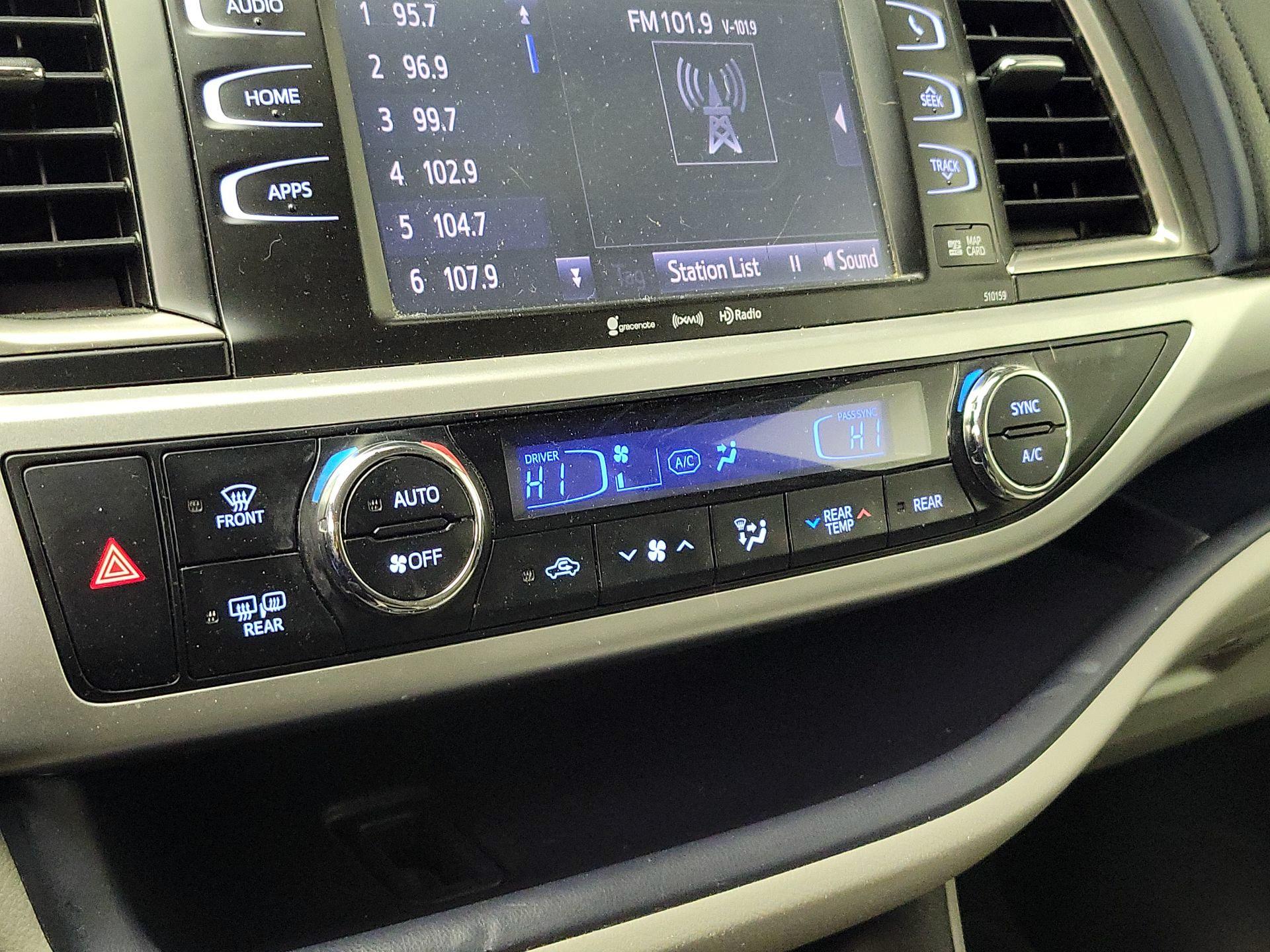 Thumbnail: 2016 Toyota Highlander - 16