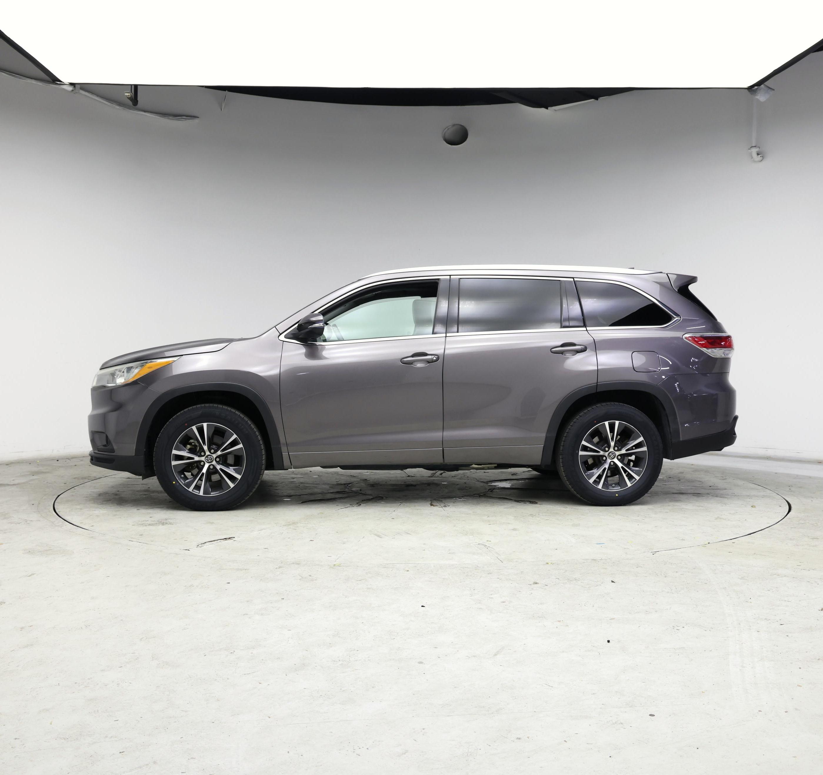 Thumbnail: 2016 Toyota Highlander - 3