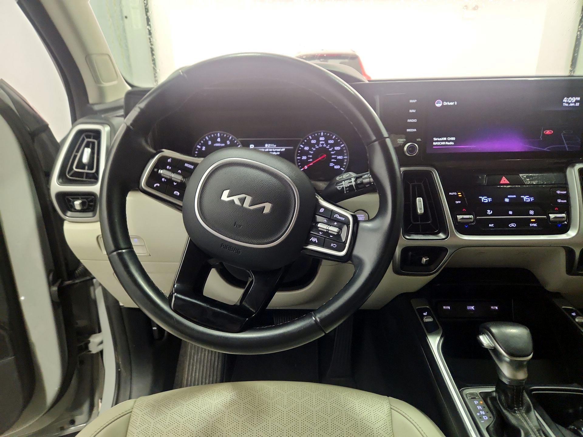 Thumbnail: 2022 Kia Sorento - 10