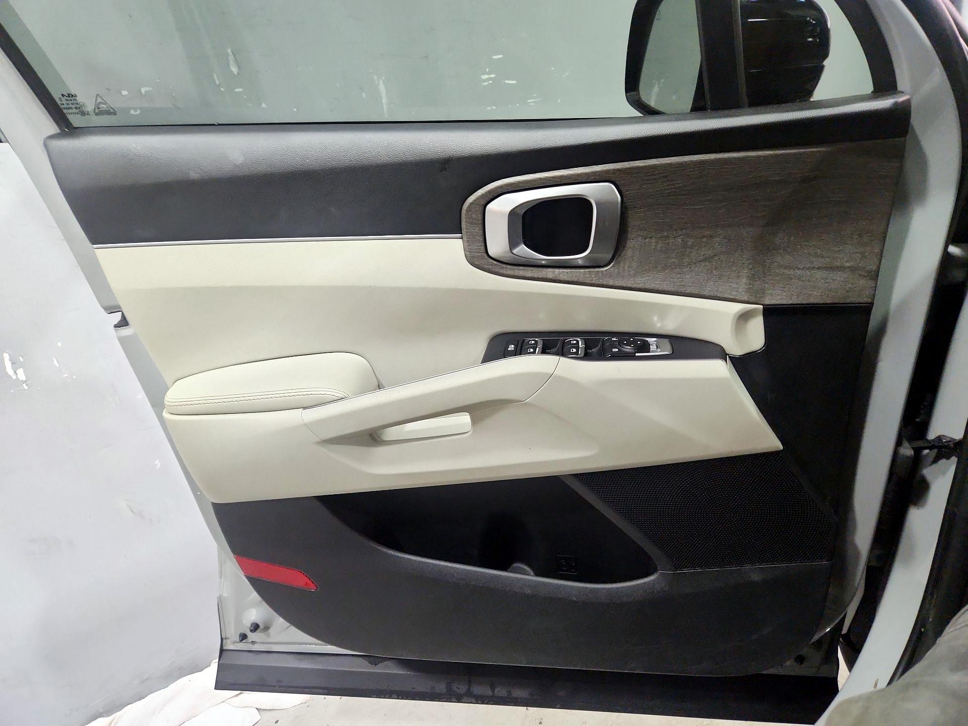 Thumbnail: 2022 Kia Sorento - 12