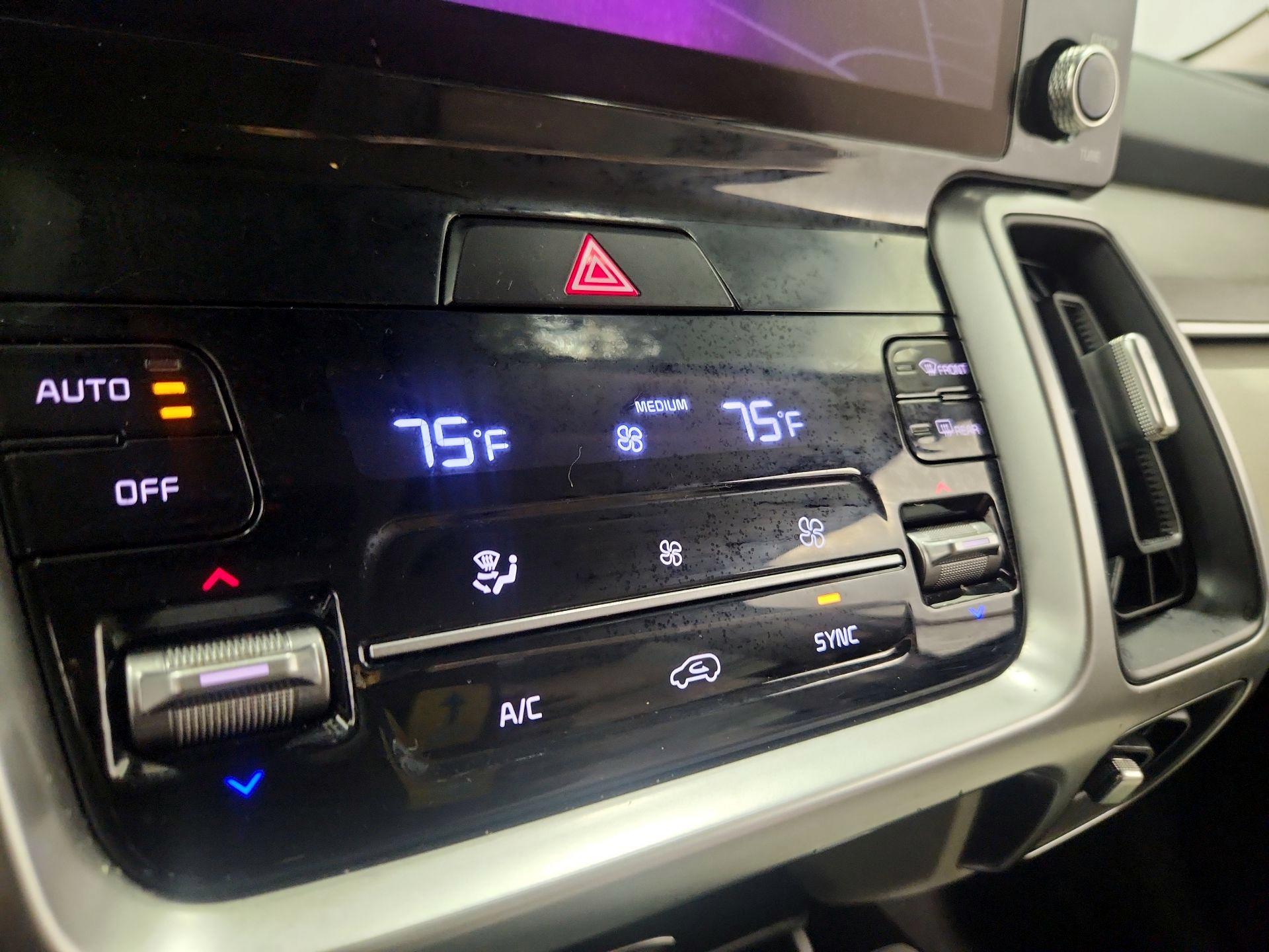 Thumbnail: 2022 Kia Sorento - 16