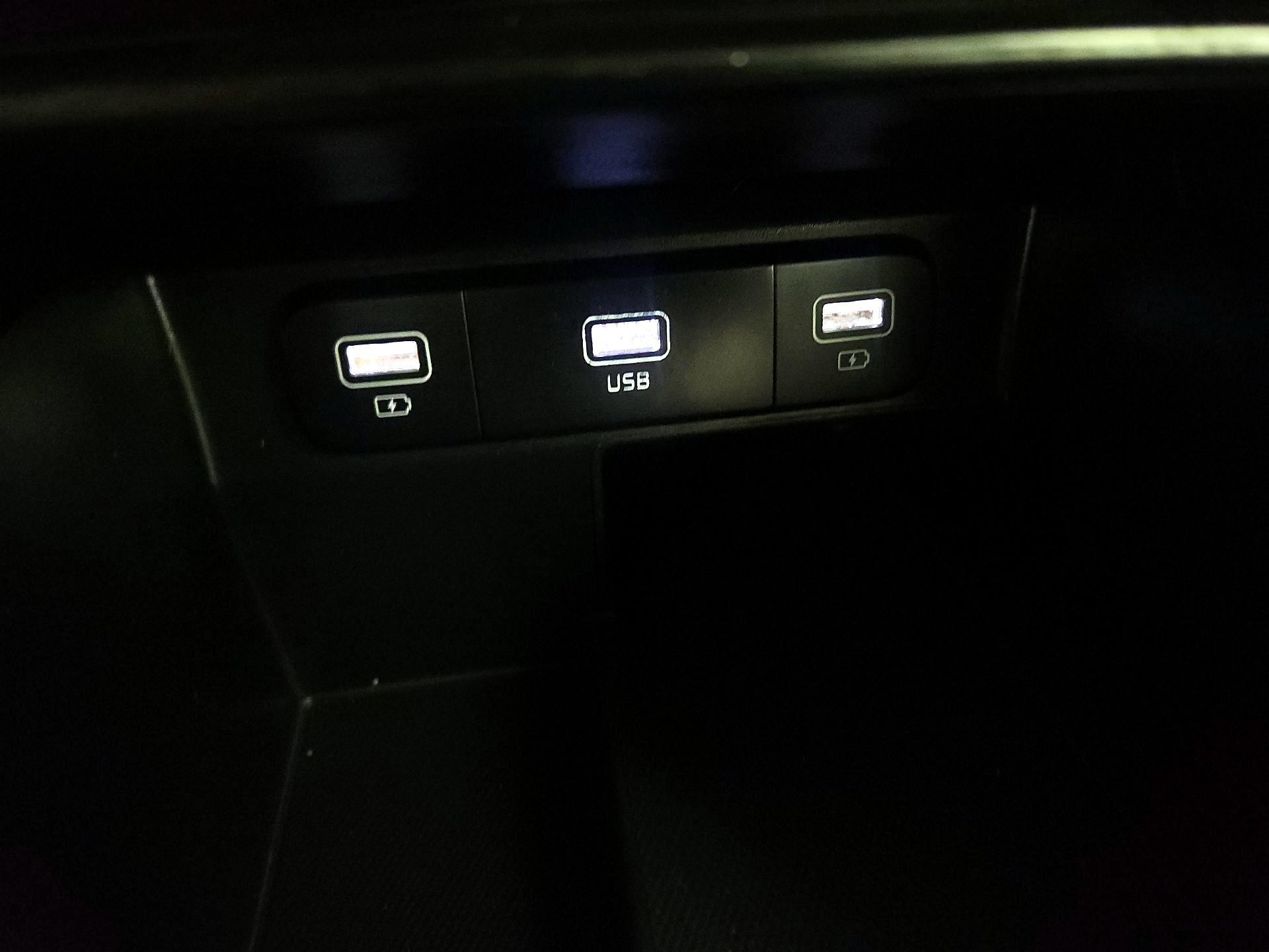 Thumbnail: 2022 Kia Sorento - 18