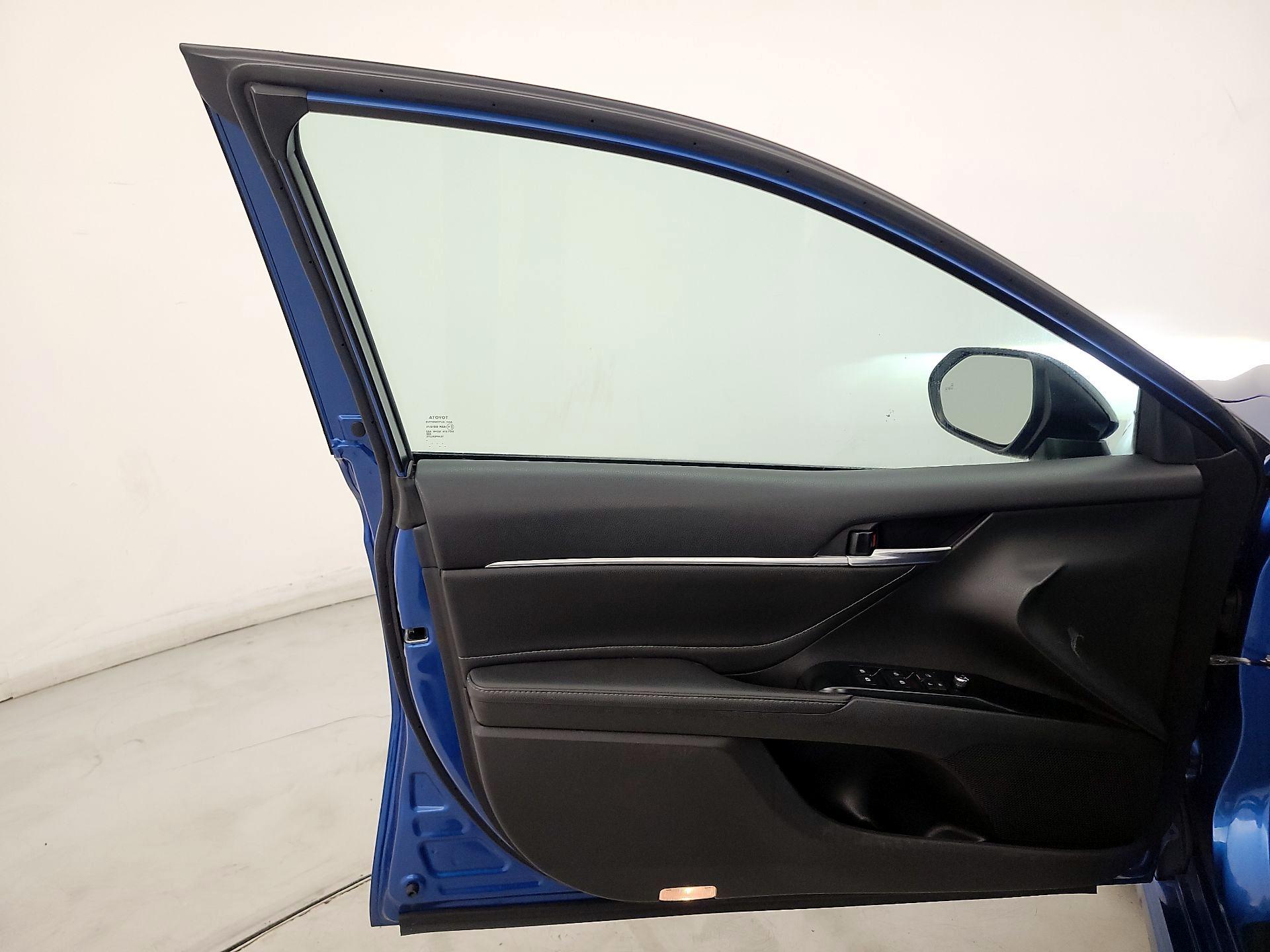 Thumbnail: 2018 Toyota Camry - 12