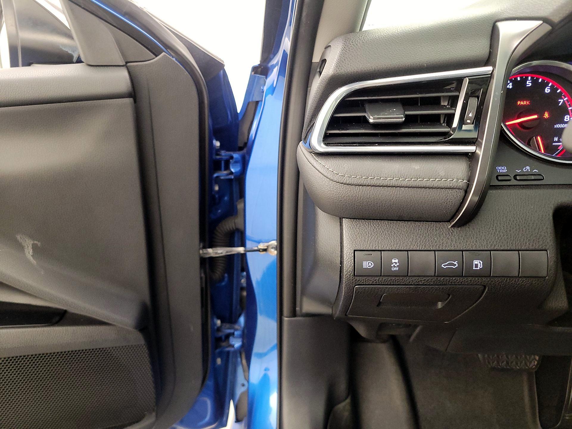 Thumbnail: 2018 Toyota Camry - 13