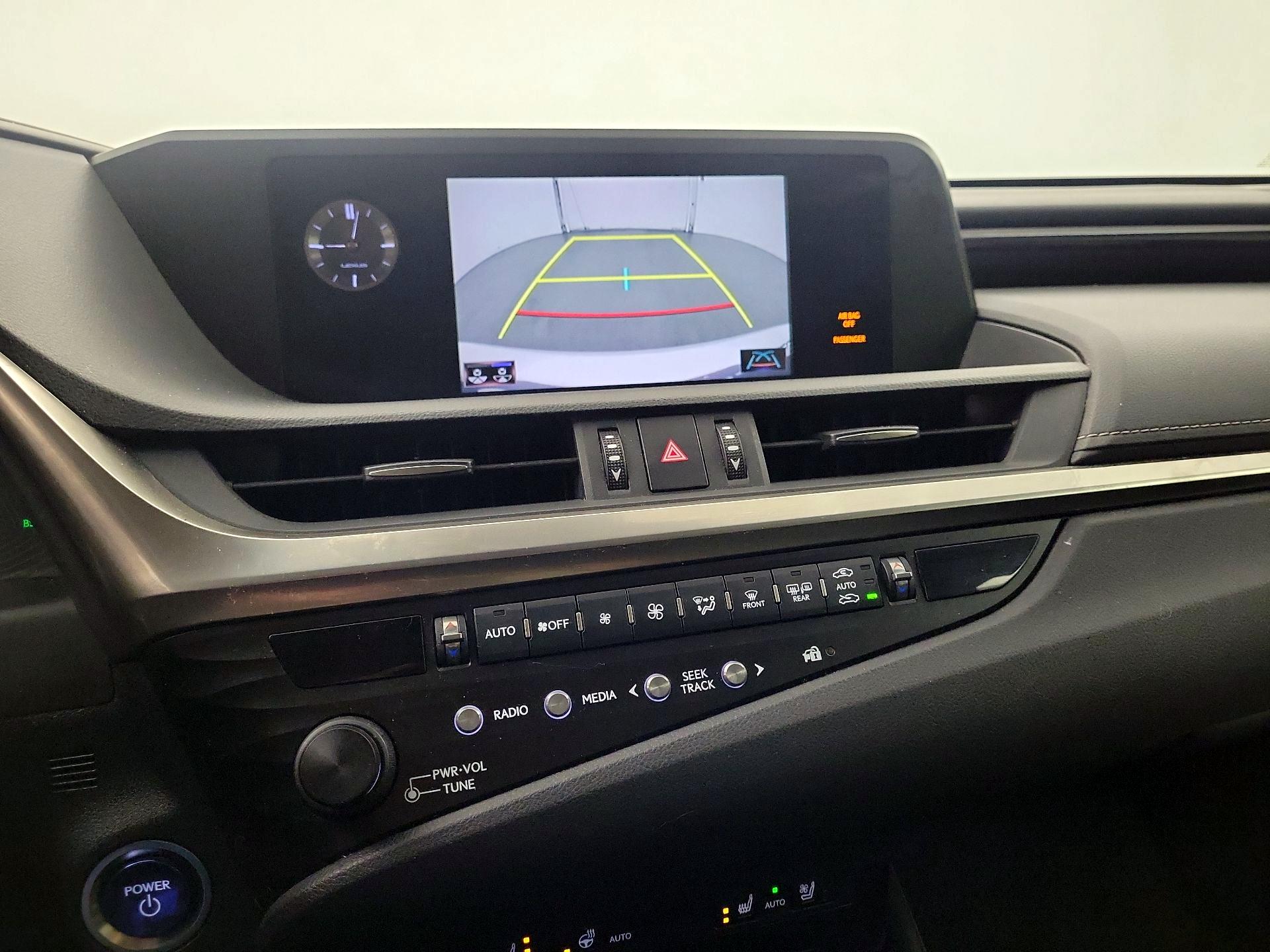 Thumbnail: 2020 Lexus ES - 11