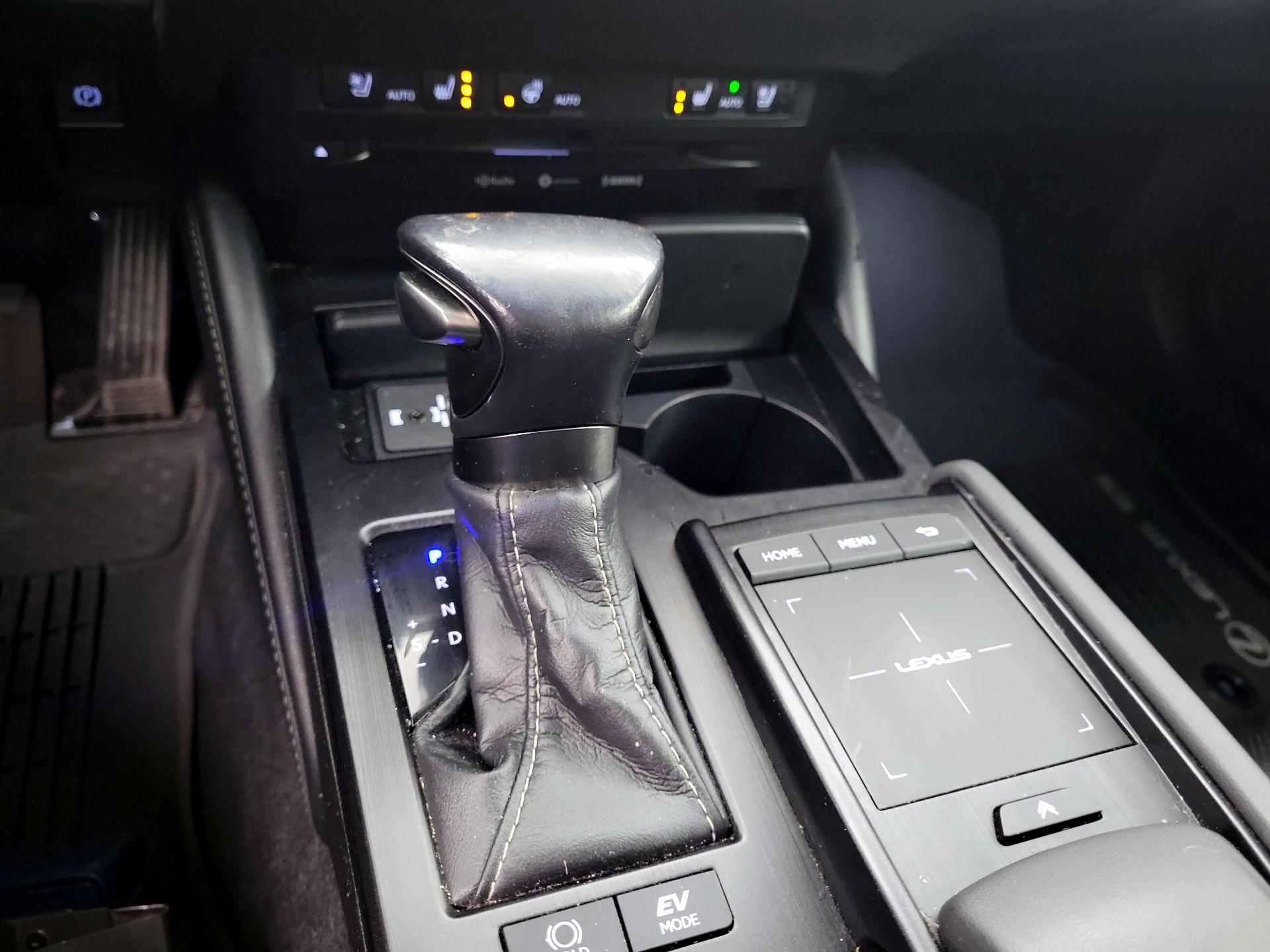 Thumbnail: 2020 Lexus ES - 14