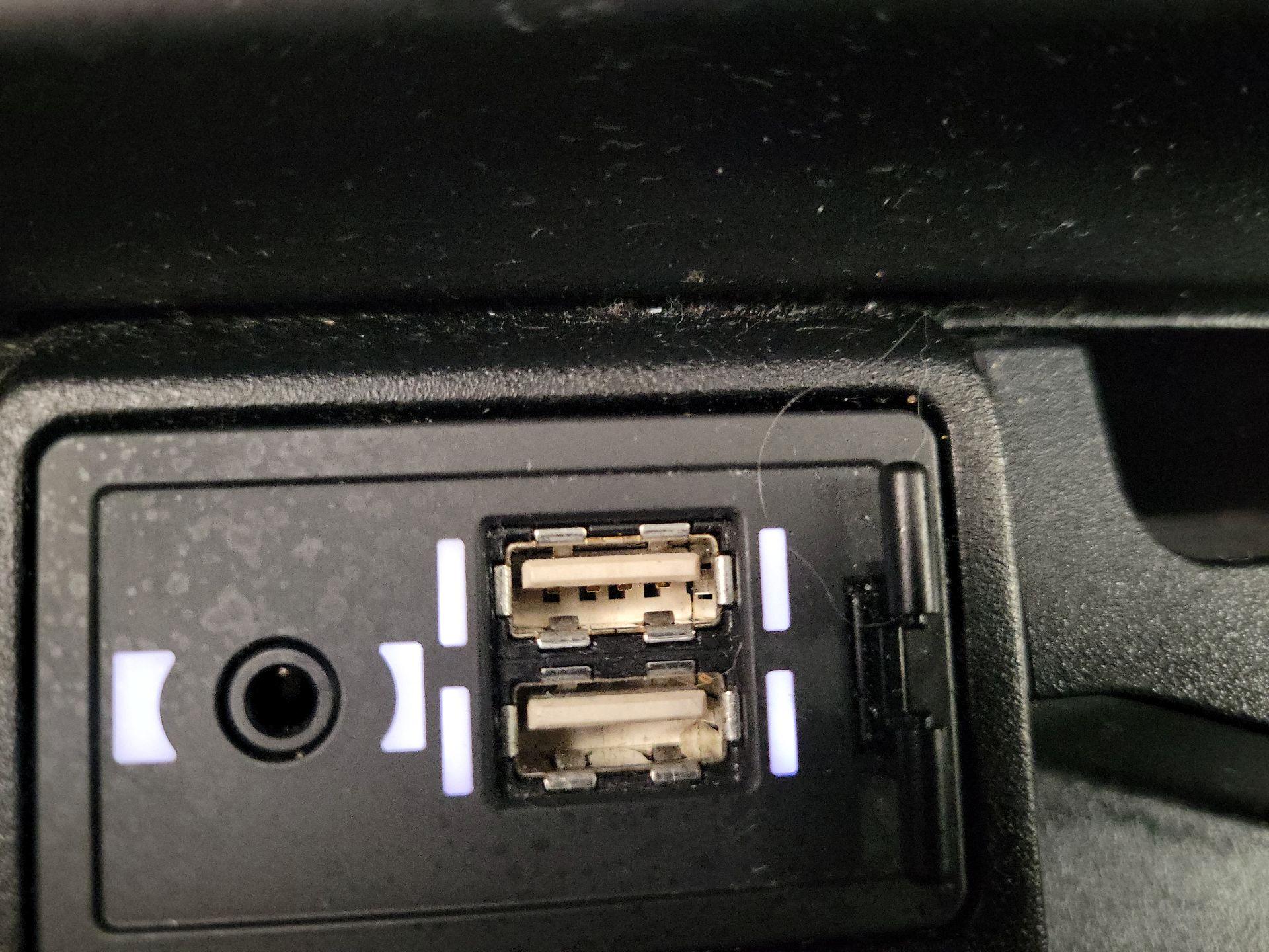 Thumbnail: 2020 Lexus ES - 15