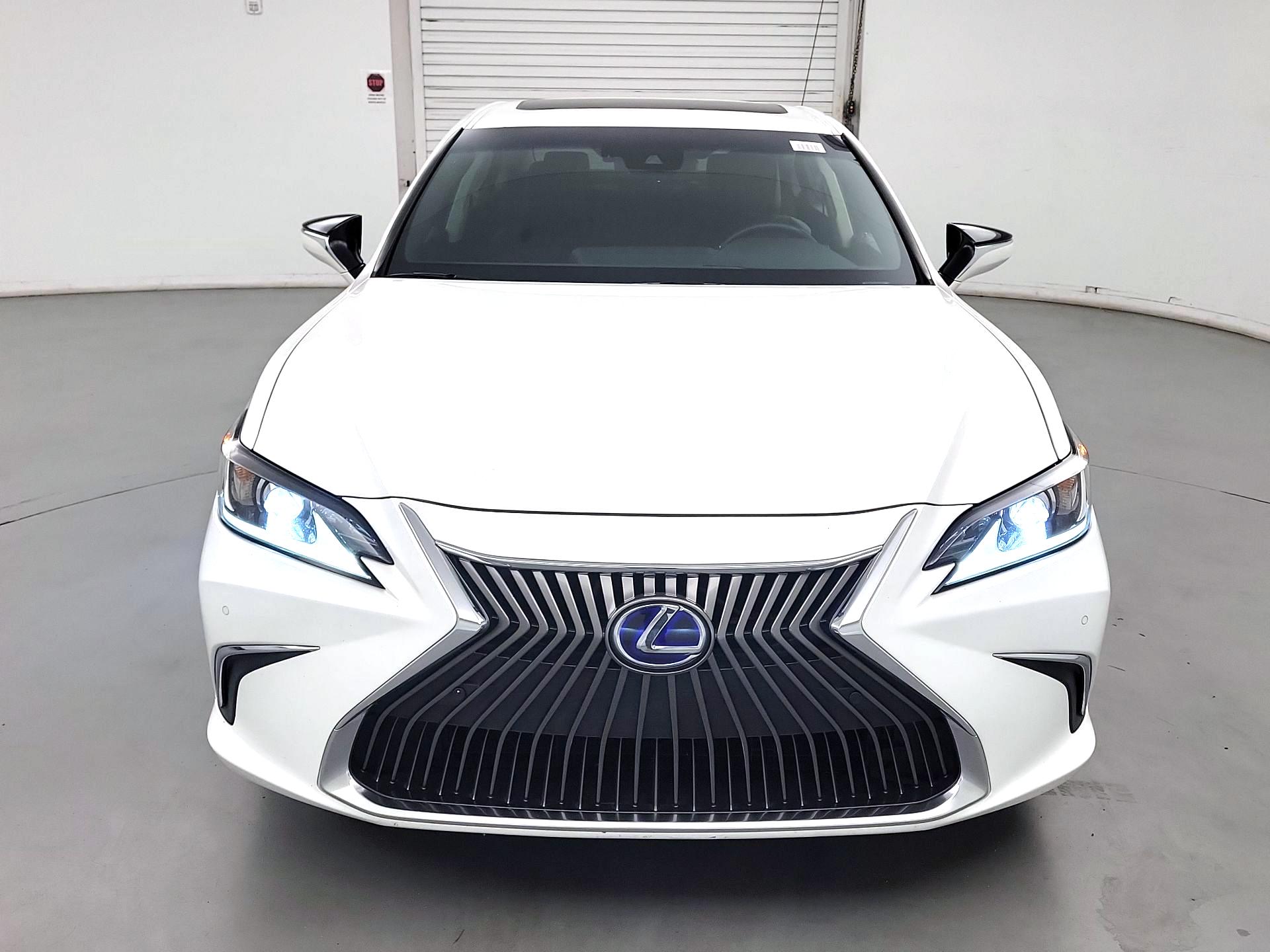 Thumbnail: 2020 Lexus ES - 2