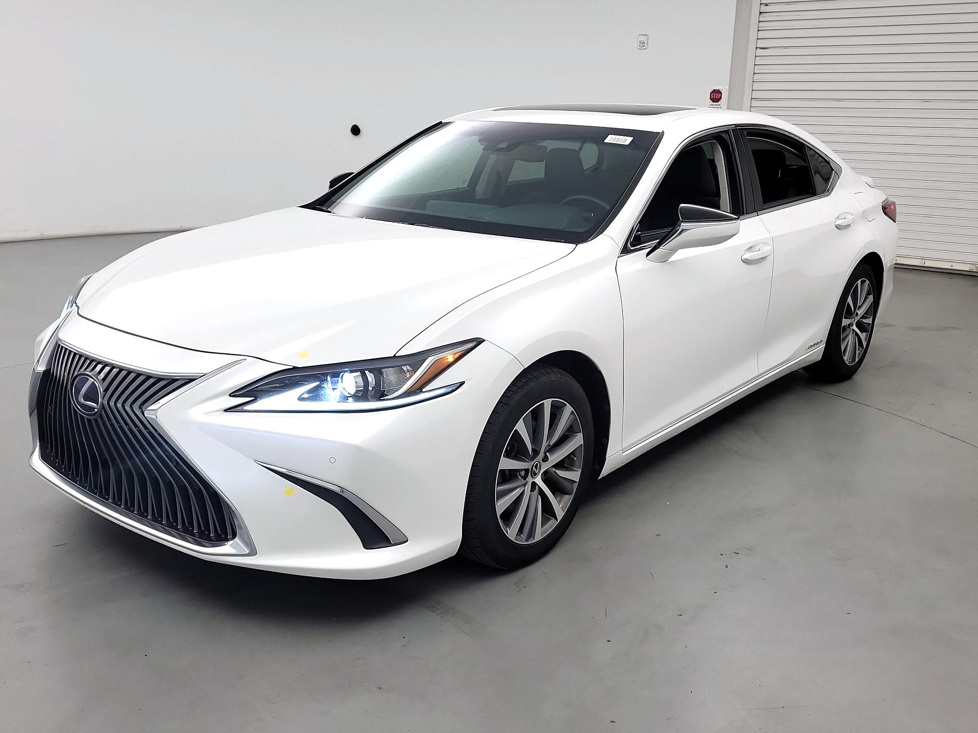 Thumbnail: 2020 Lexus ES - 3