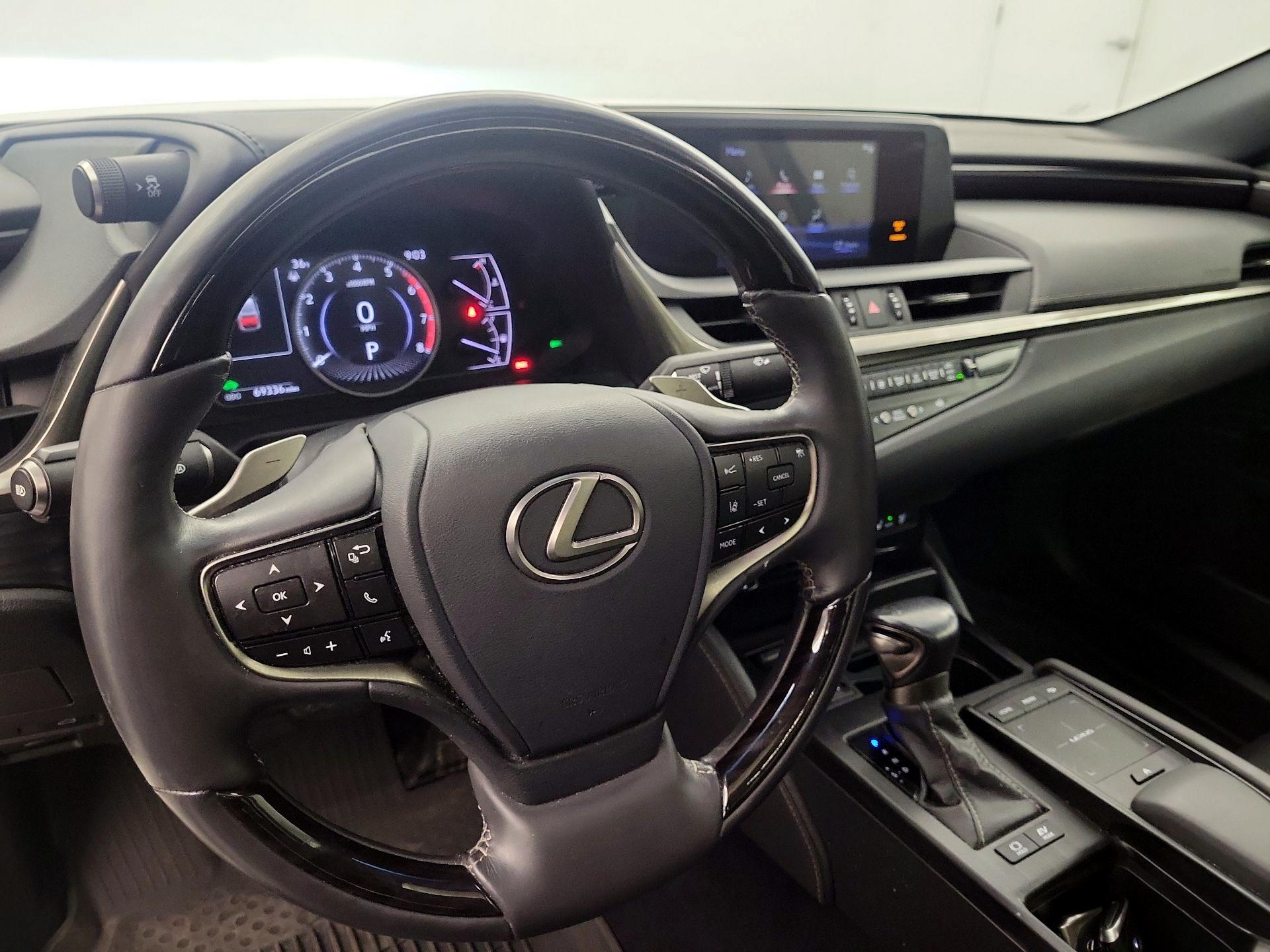 Thumbnail: 2020 Lexus ES - 8