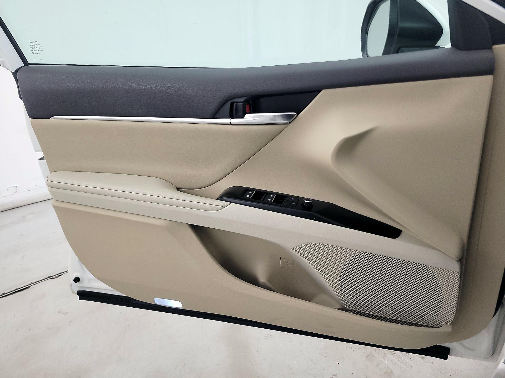 Thumbnail: 2020 Toyota Camry - 12